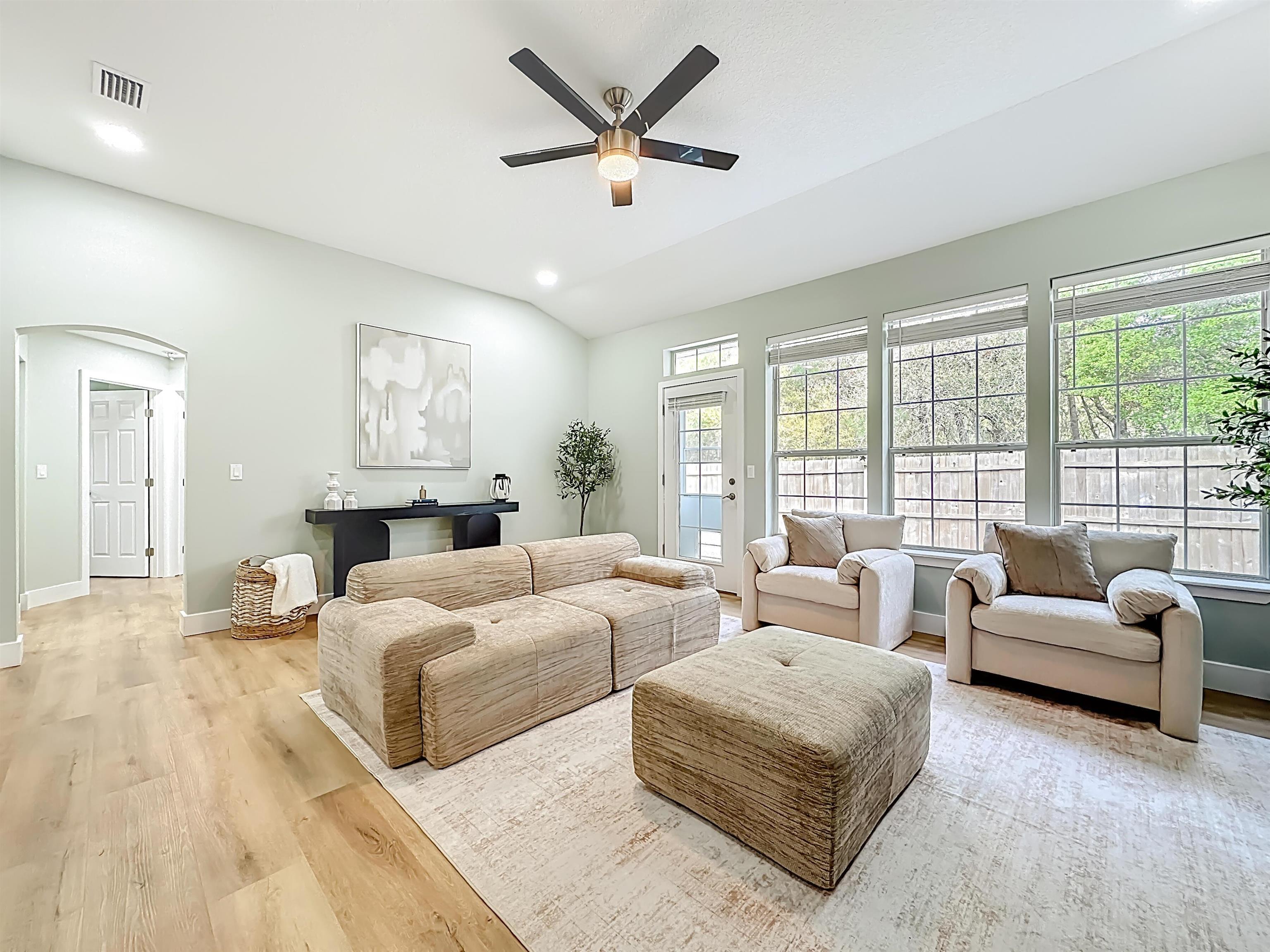 Image 9 of 56 For 328 Summercove Cir