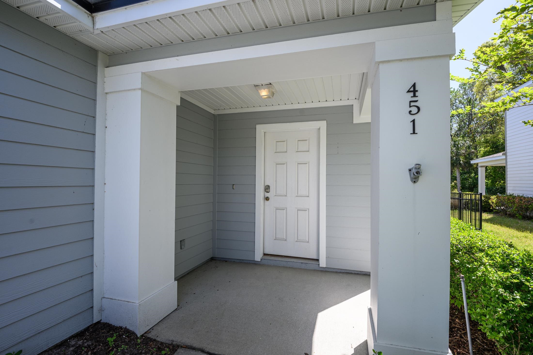 Image 4 of 69 For 451 Sawmill Landing Dr