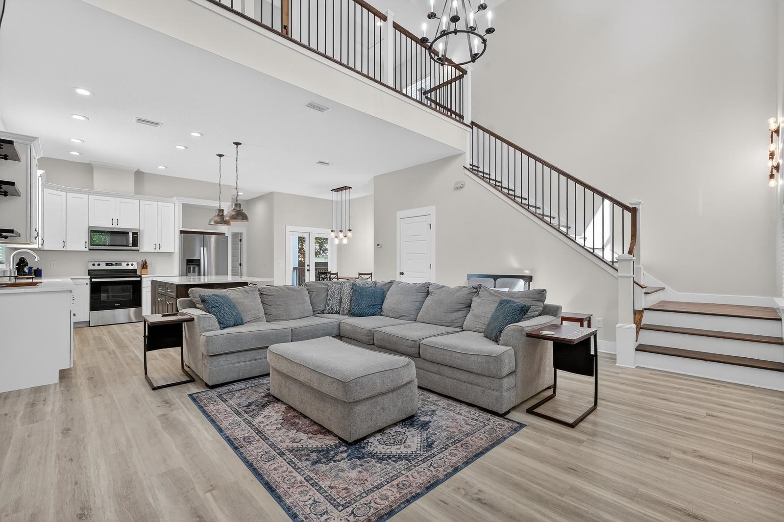 Image 11 of 70 For 70 Oneida St