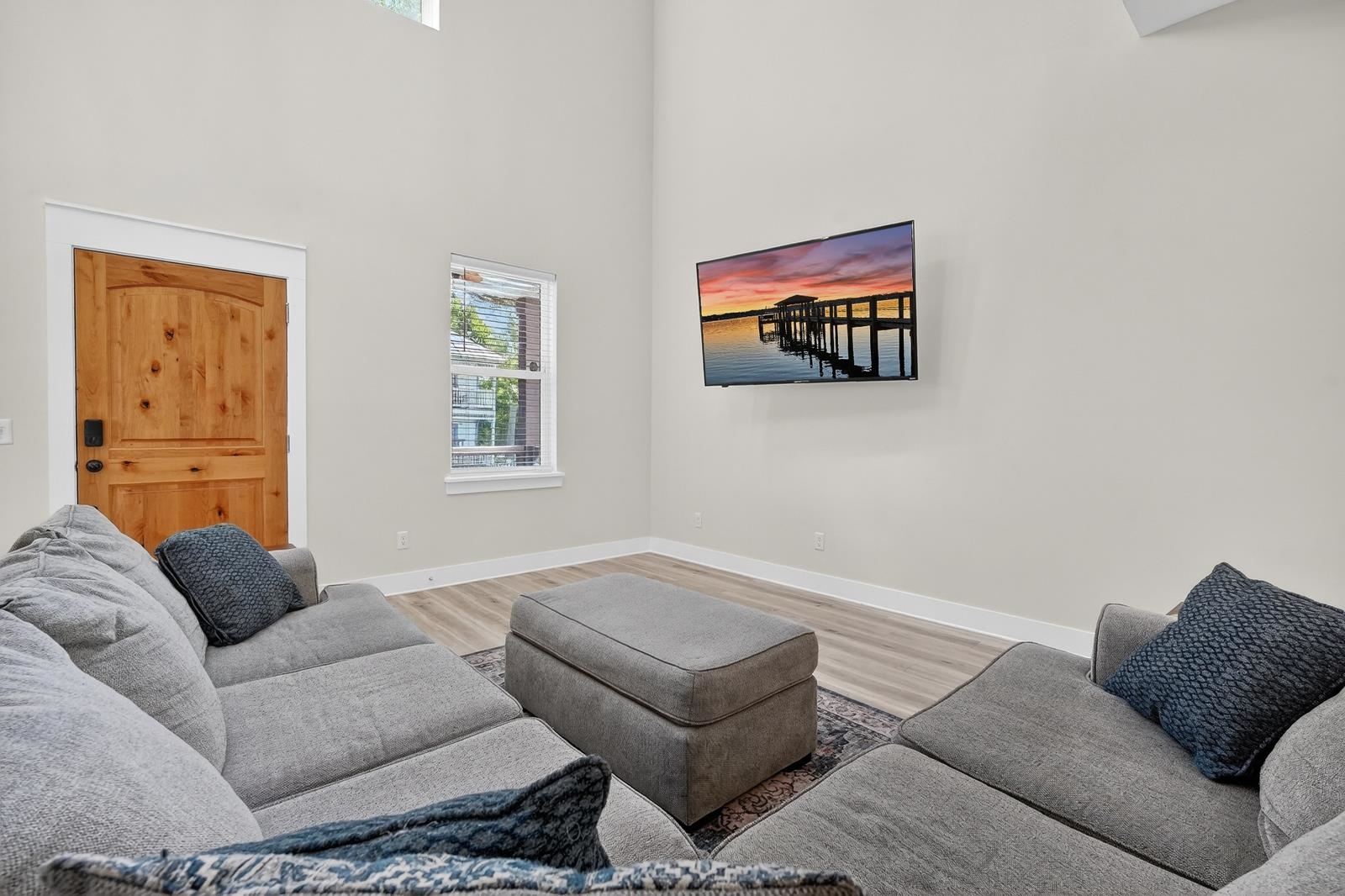 Image 15 of 70 For 70 Oneida St