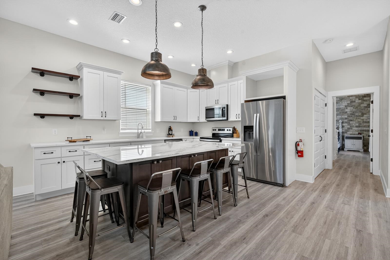 Image 18 of 70 For 70 Oneida St