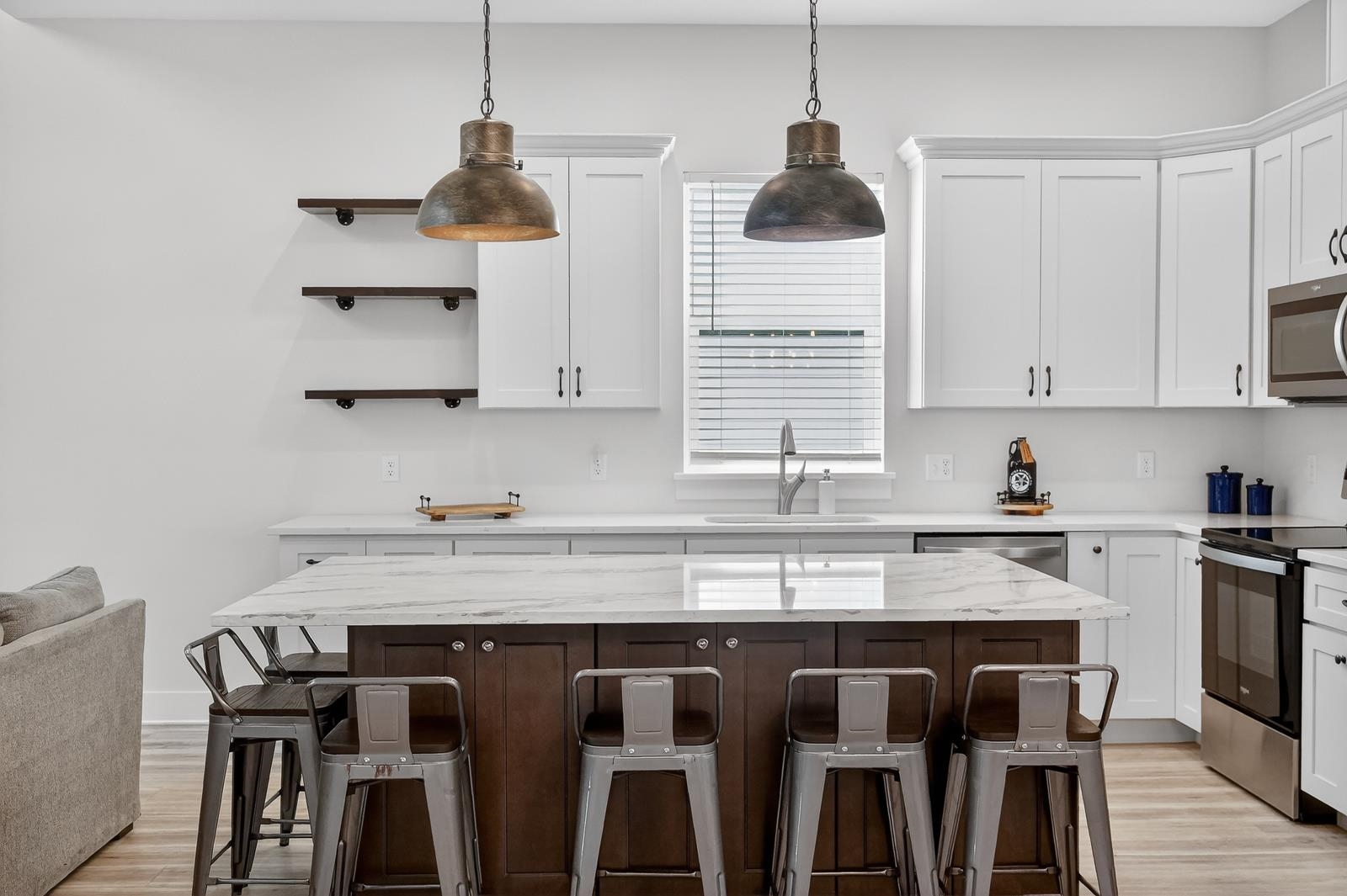 Image 21 of 70 For 70 Oneida St