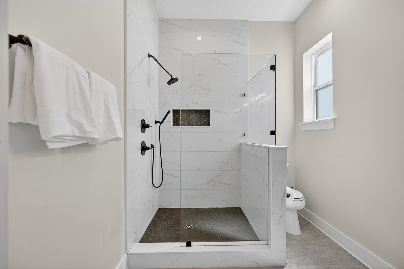 Image 25 of 70 For 70 Oneida St