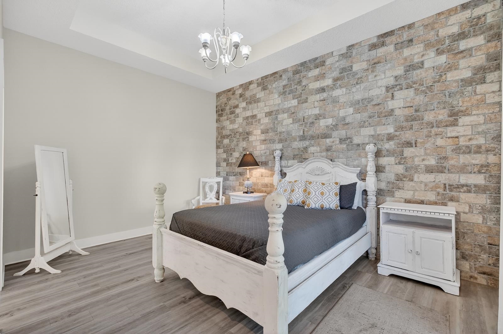 Image 27 of 70 For 70 Oneida St