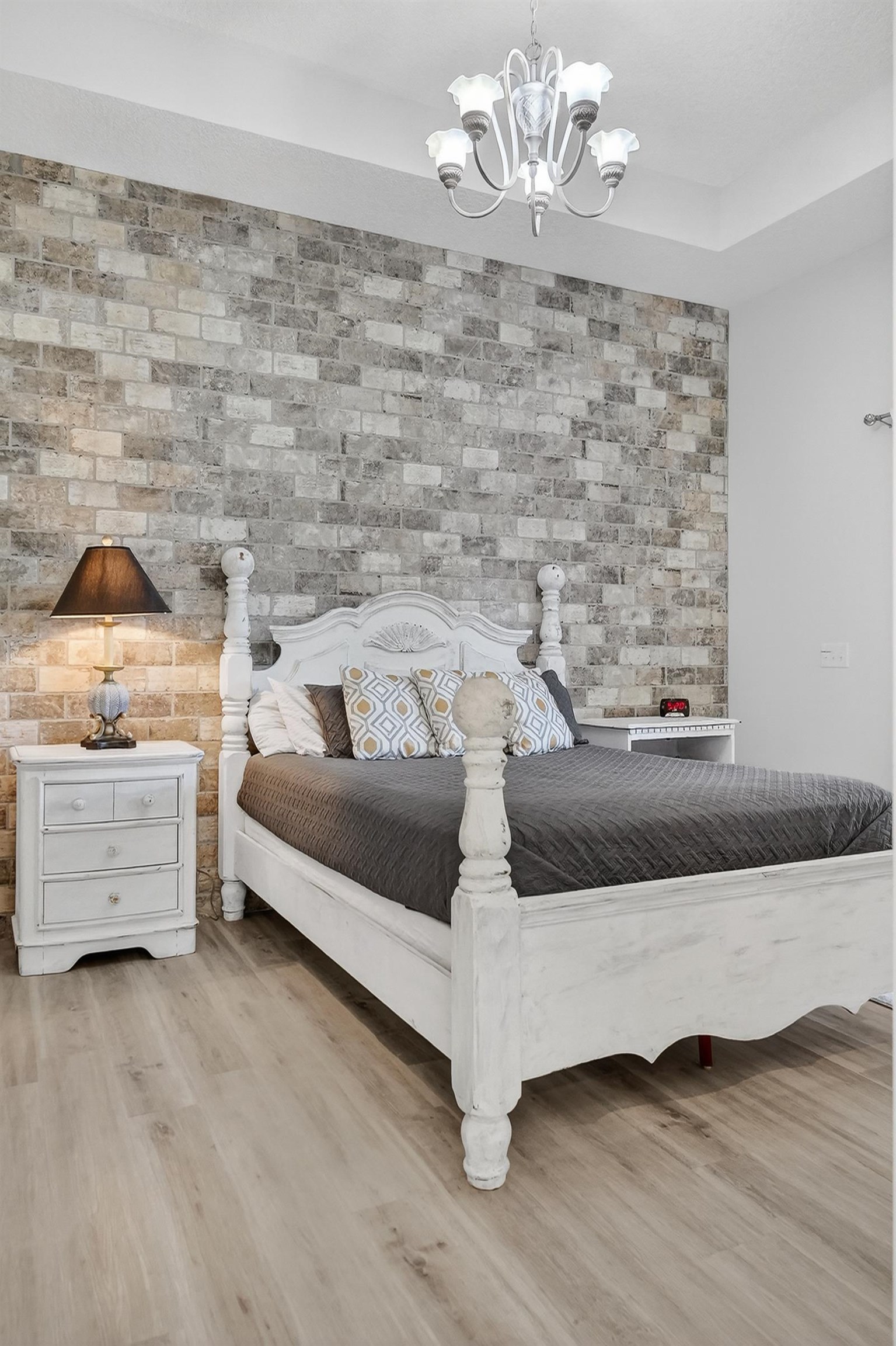 Image 29 of 70 For 70 Oneida St