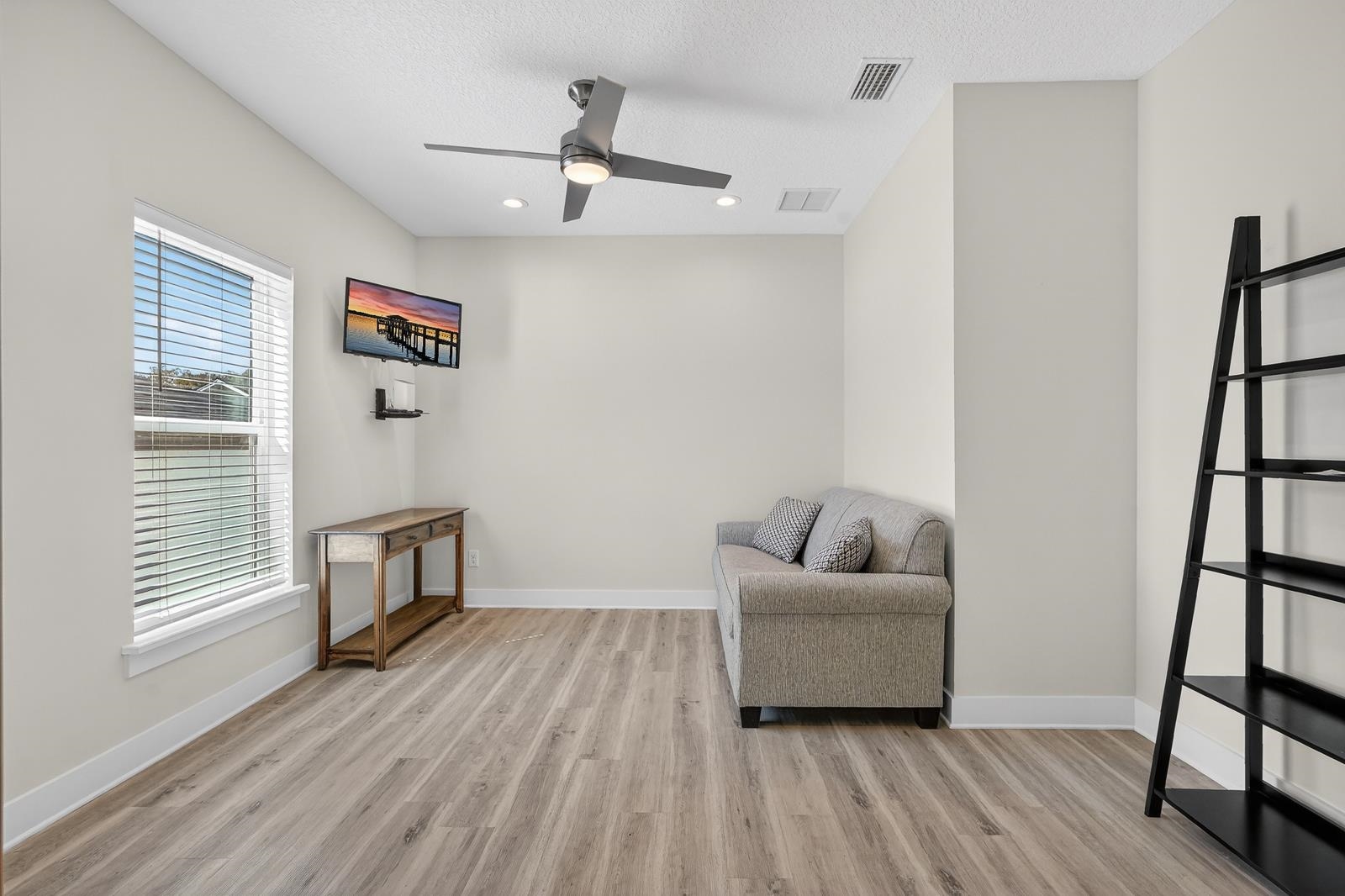 Image 36 of 70 For 70 Oneida St