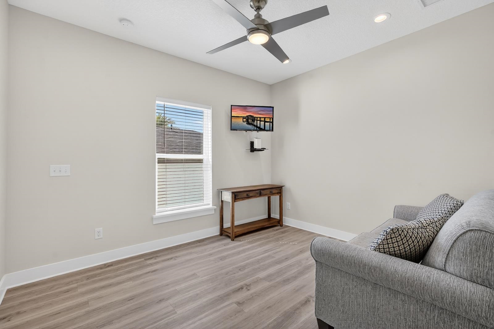 Image 37 of 70 For 70 Oneida St