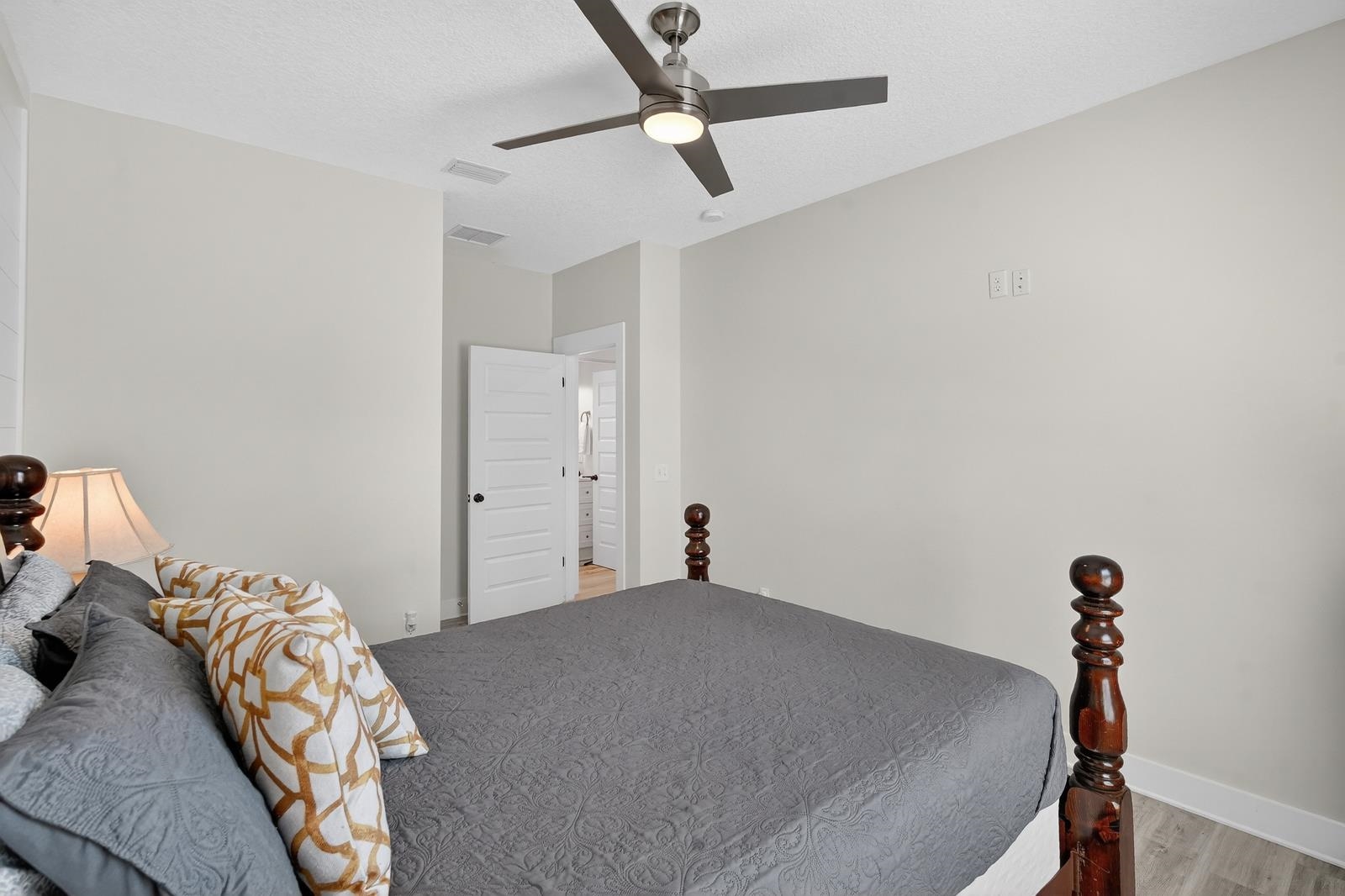 Image 43 of 70 For 70 Oneida St