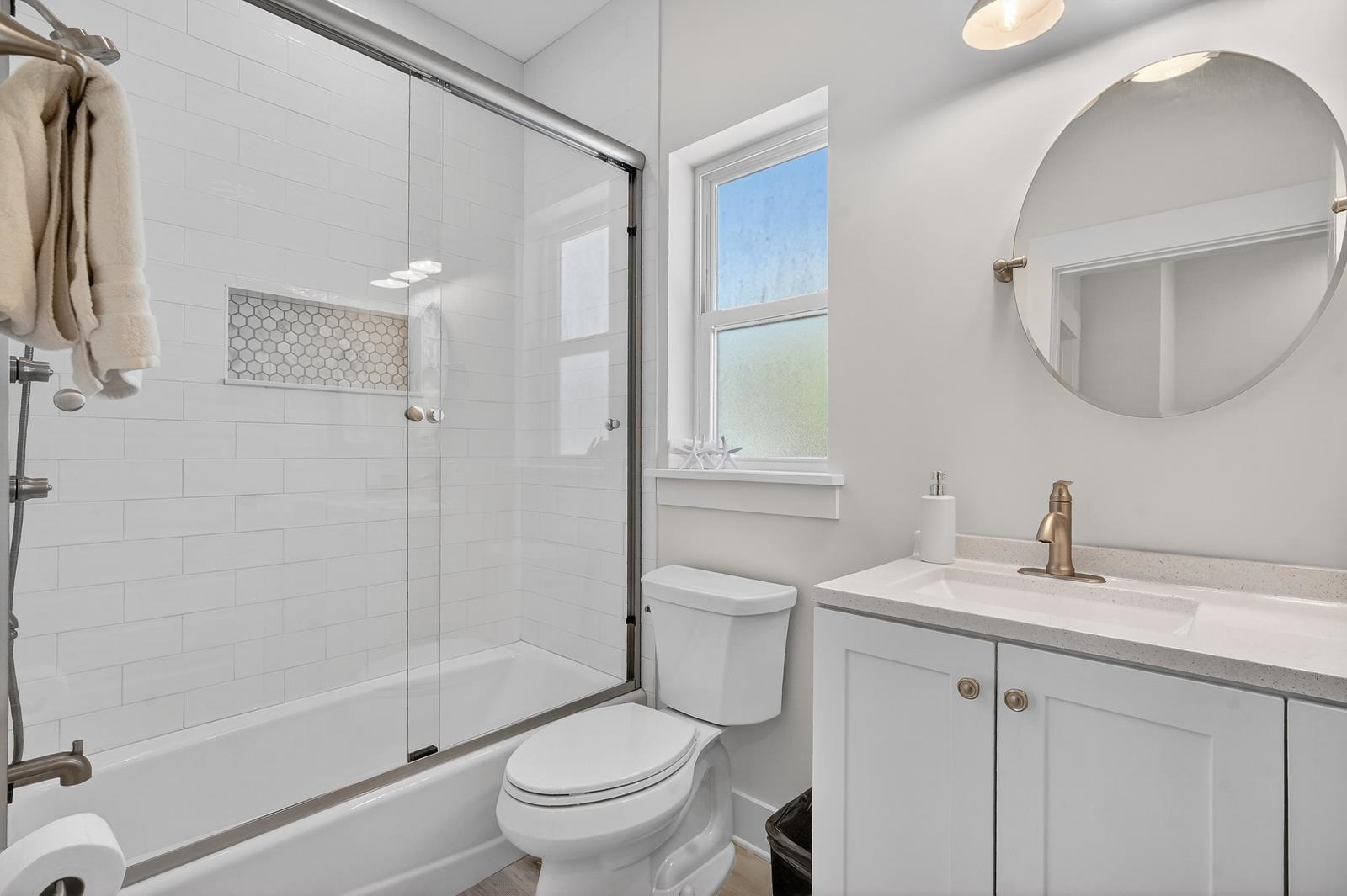 Image 44 of 70 For 70 Oneida St