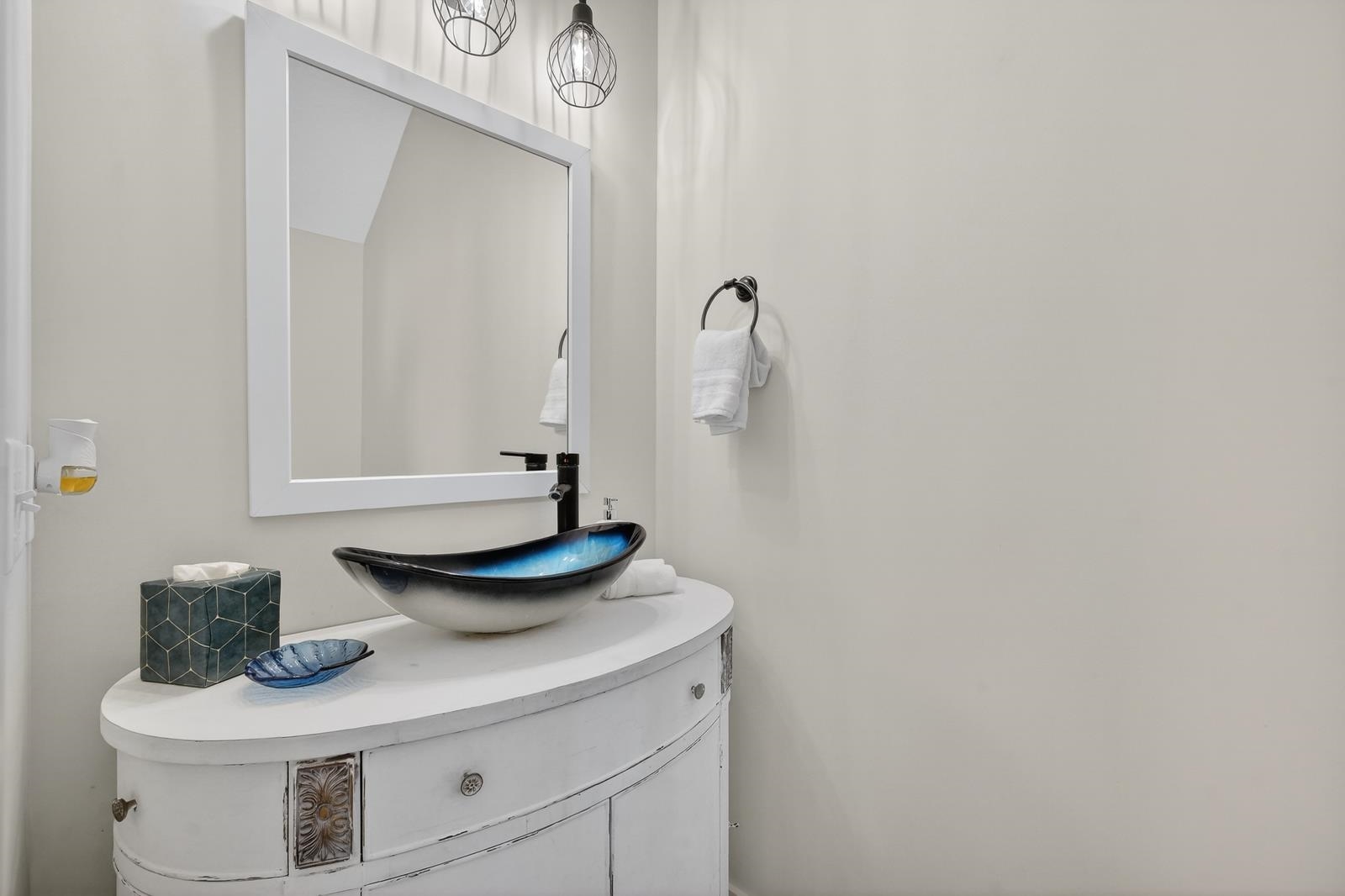 Image 46 of 70 For 70 Oneida St