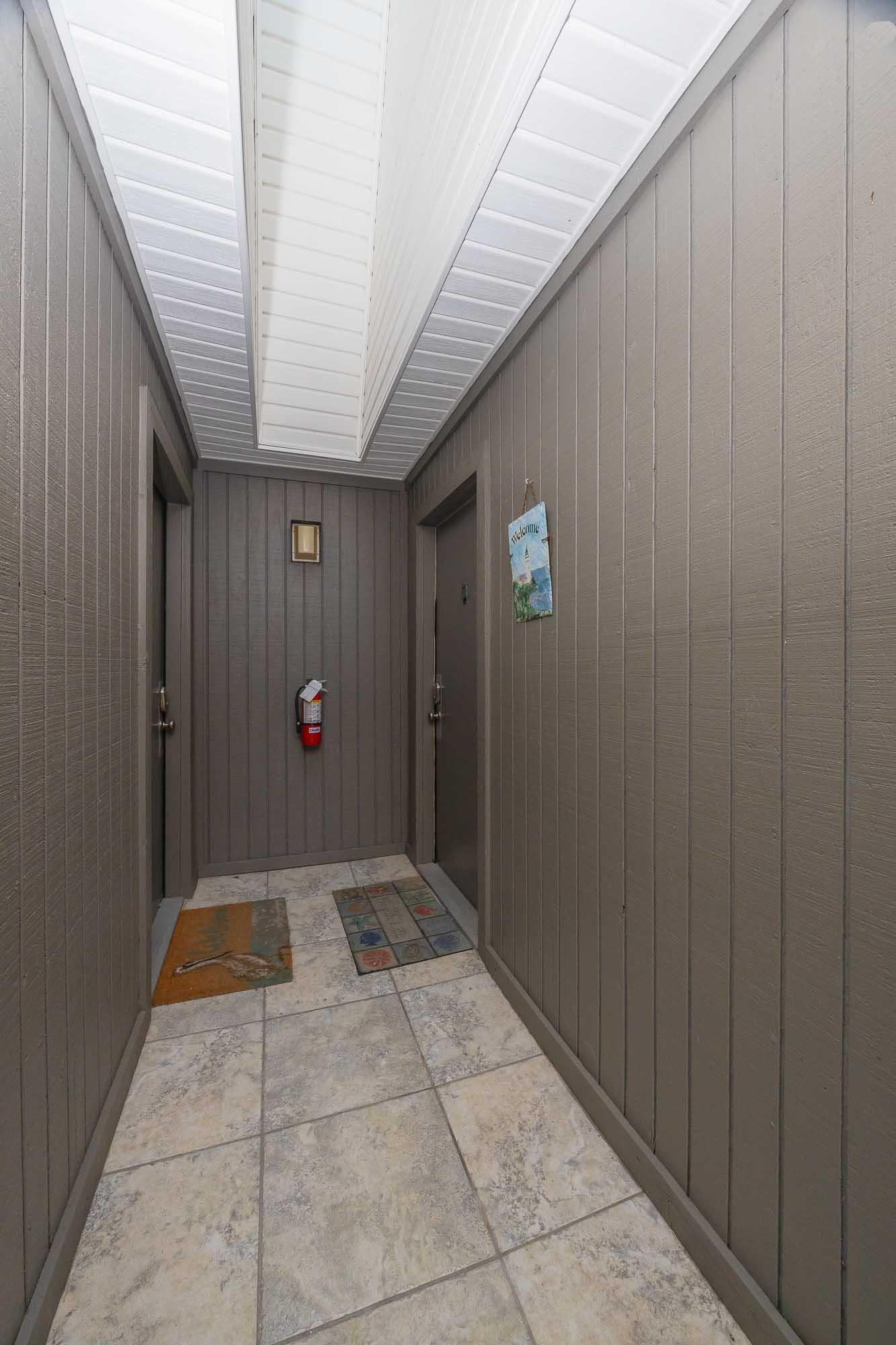 Image 11 of 79 For 98 Village Del Lago Cir