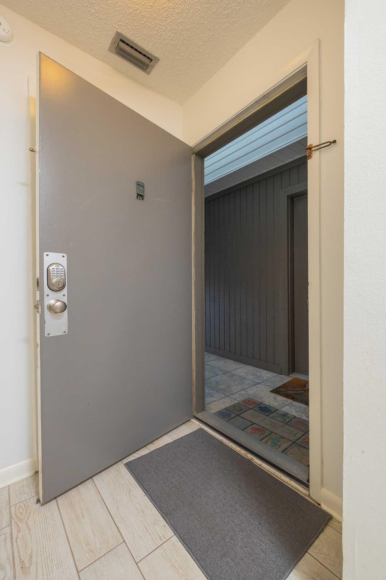 Image 12 of 79 For 98 Village Del Lago Cir