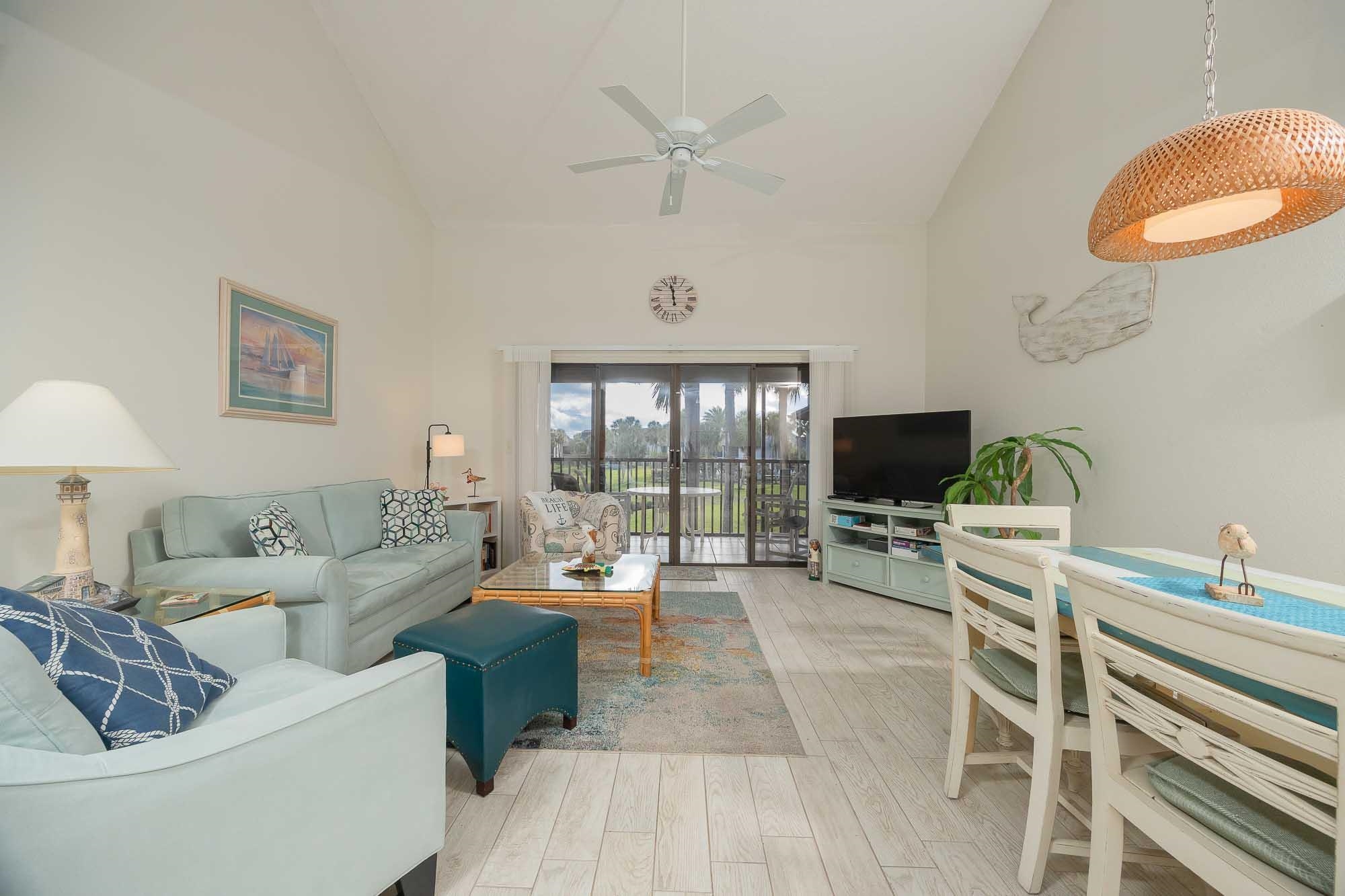 Image 13 of 79 For 98 Village Del Lago Cir