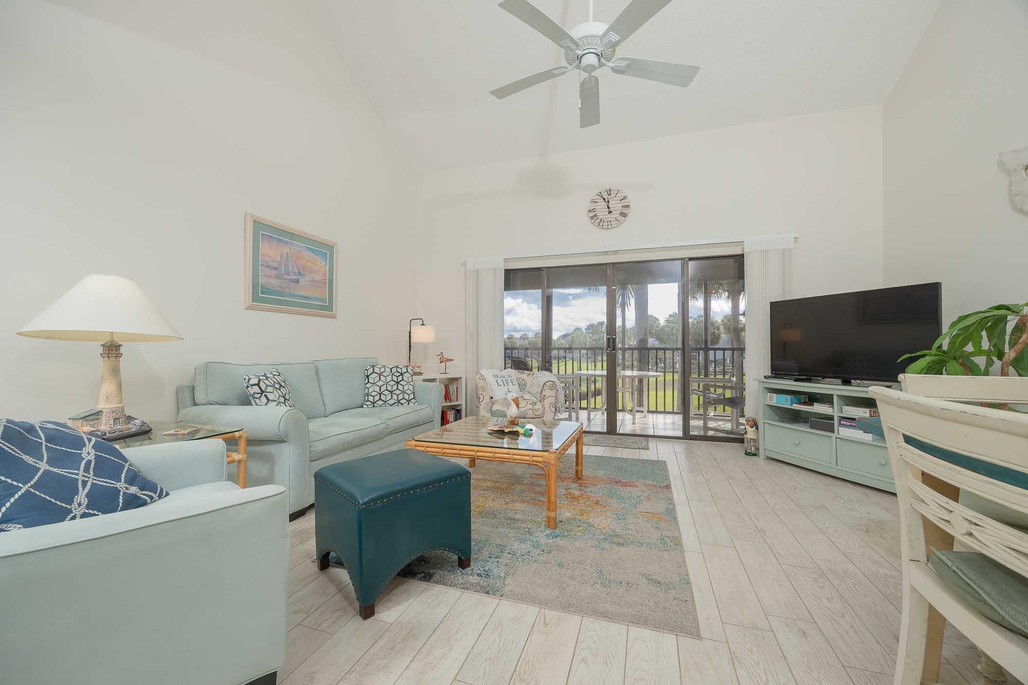 Image 14 of 79 For 98 Village Del Lago Cir