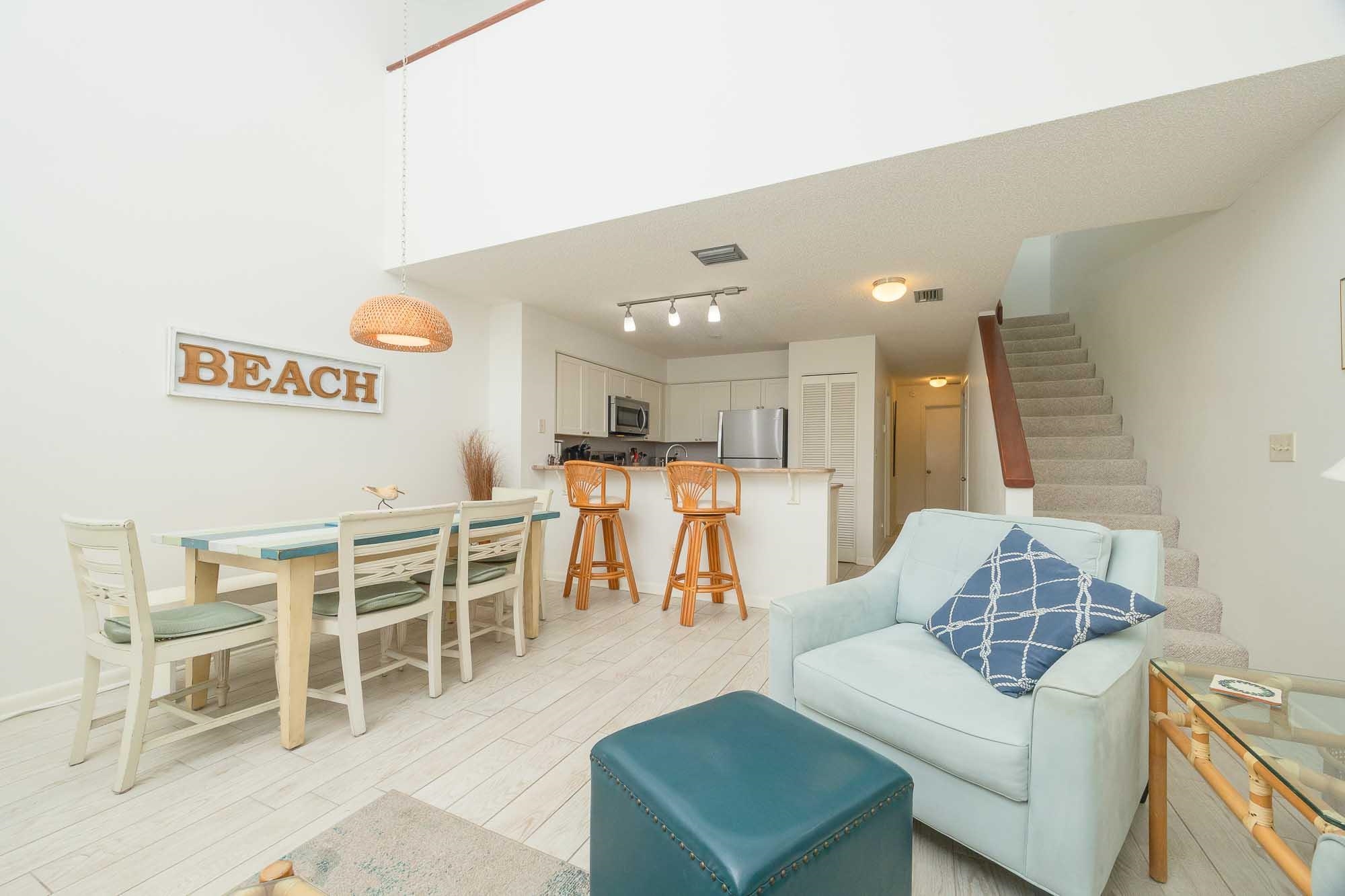 Image 17 of 79 For 98 Village Del Lago Cir