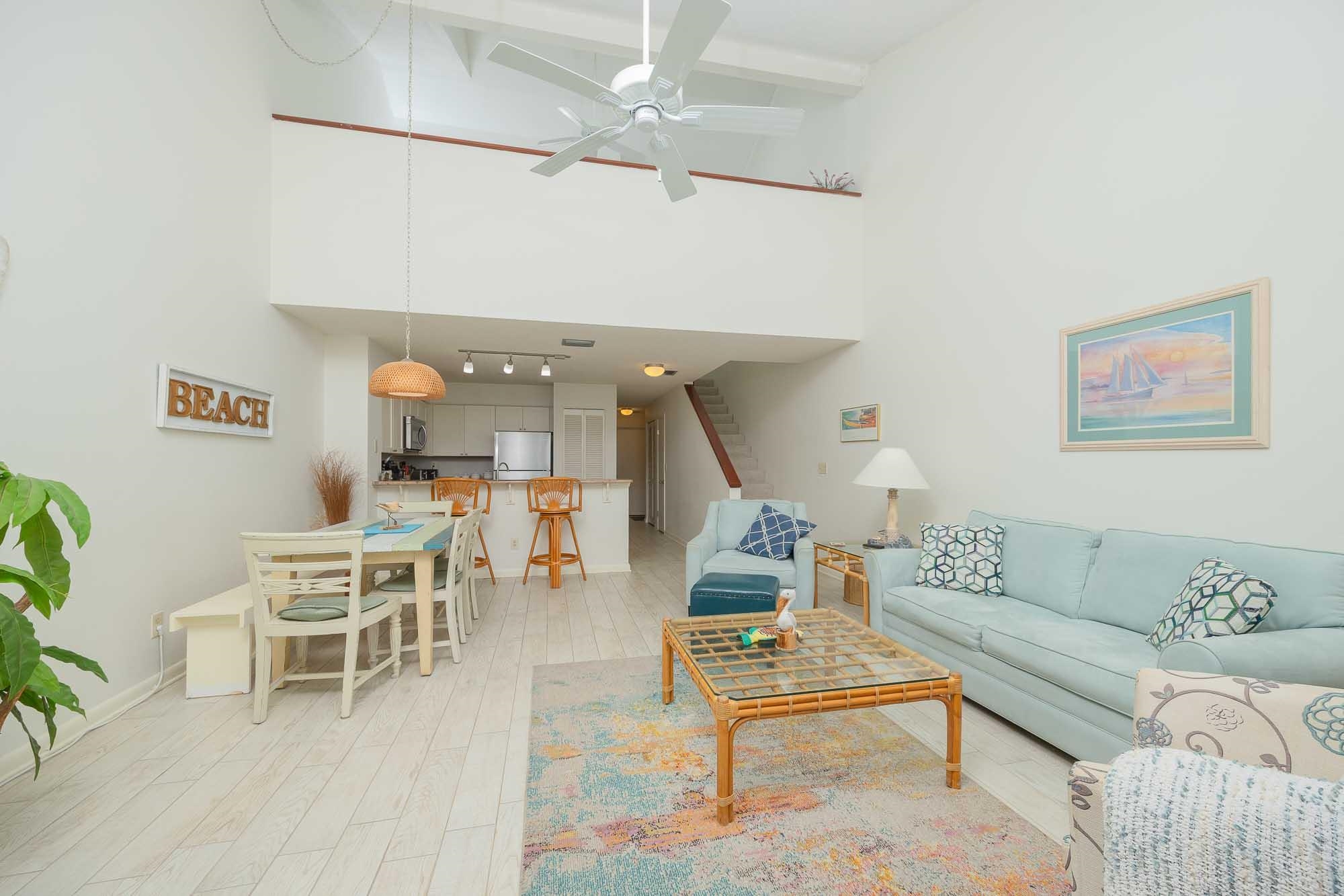 Image 18 of 79 For 98 Village Del Lago Cir