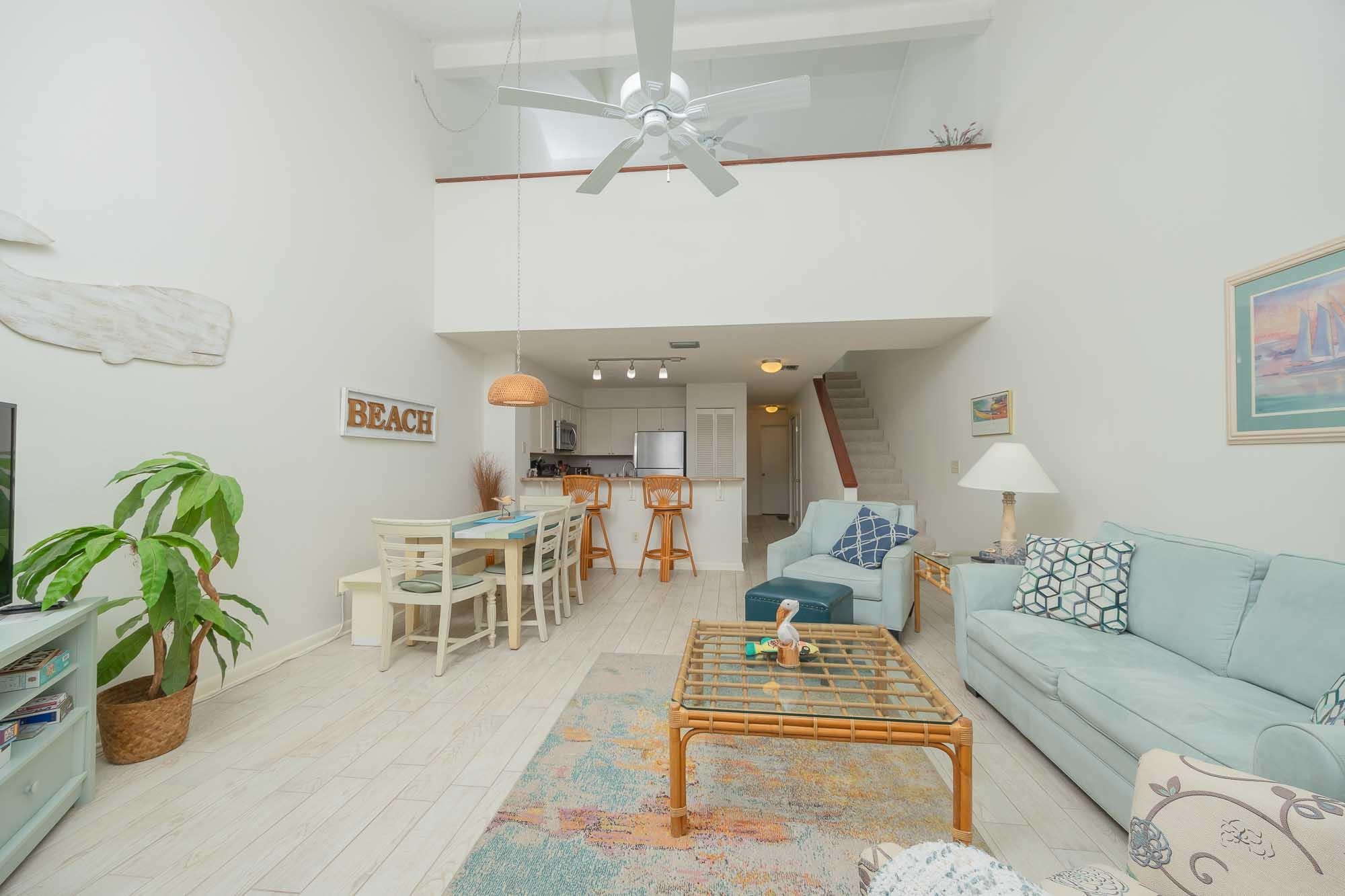 Image 19 of 79 For 98 Village Del Lago Cir