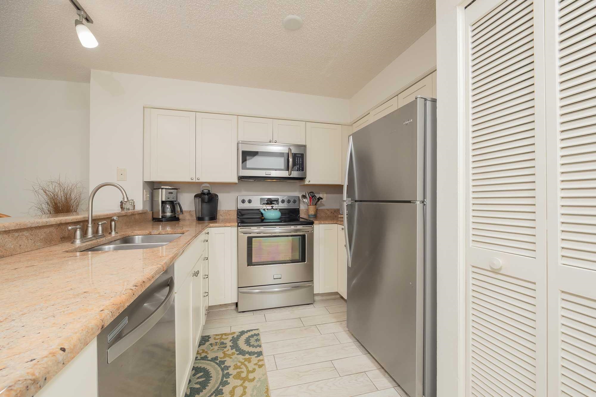 Image 21 of 79 For 98 Village Del Lago Cir