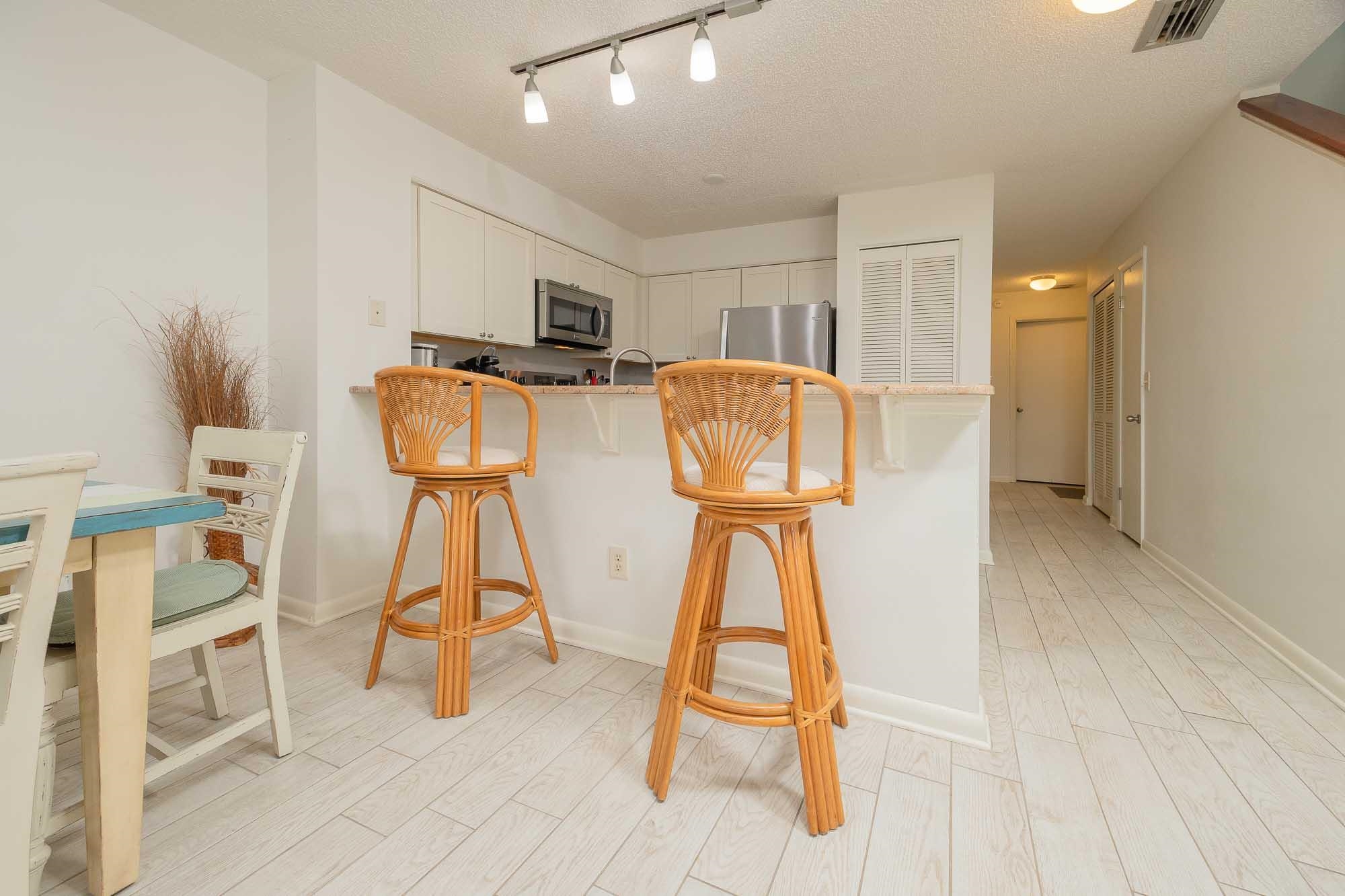 Image 26 of 79 For 98 Village Del Lago Cir