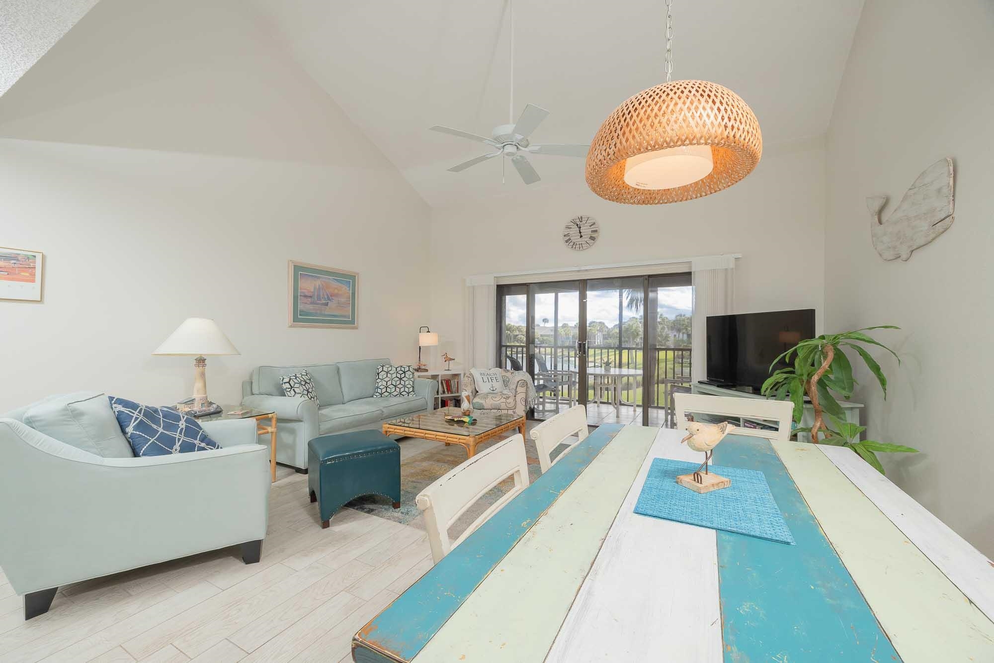 Image 27 of 79 For 98 Village Del Lago Cir