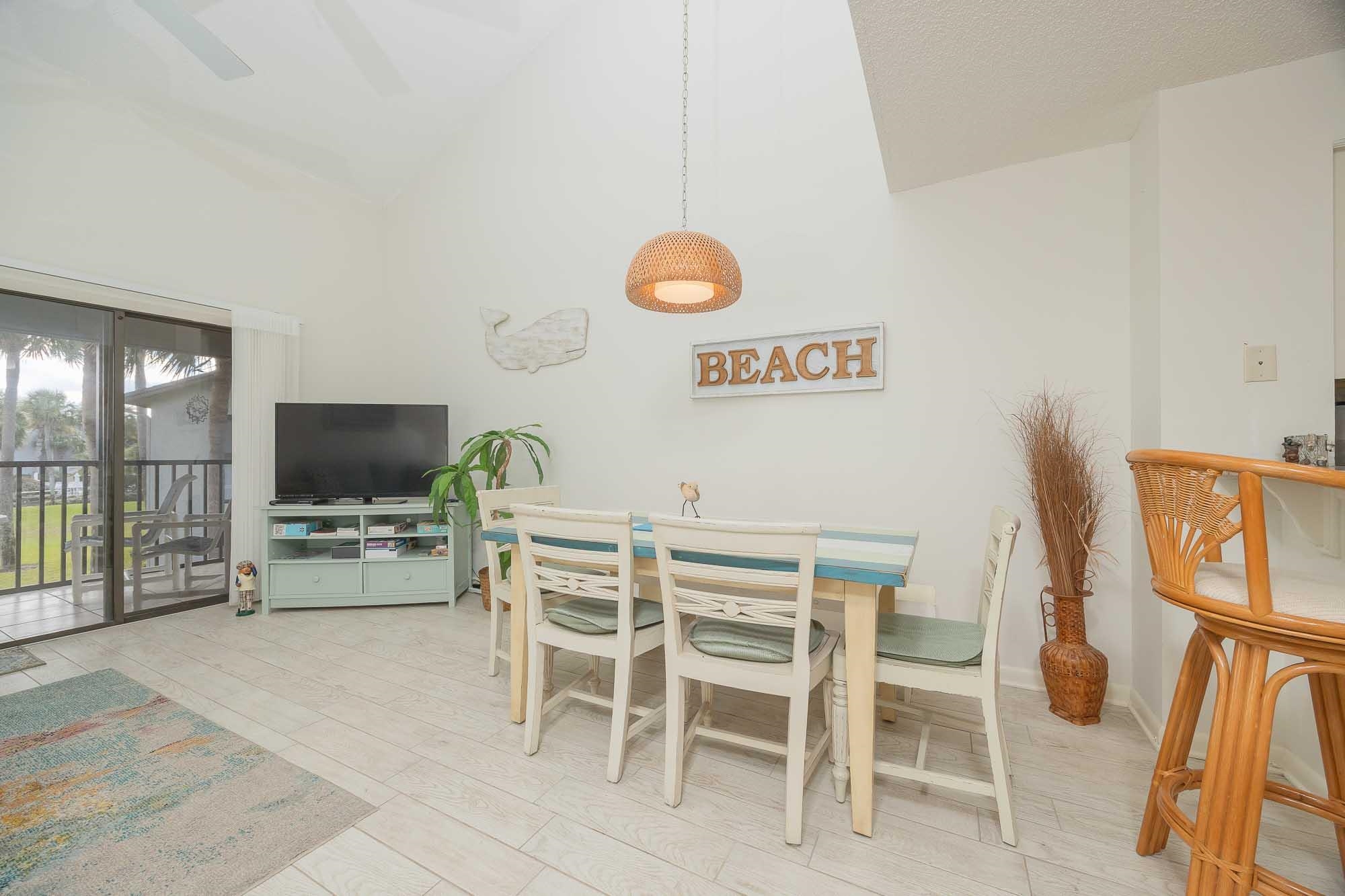 Image 28 of 79 For 98 Village Del Lago Cir