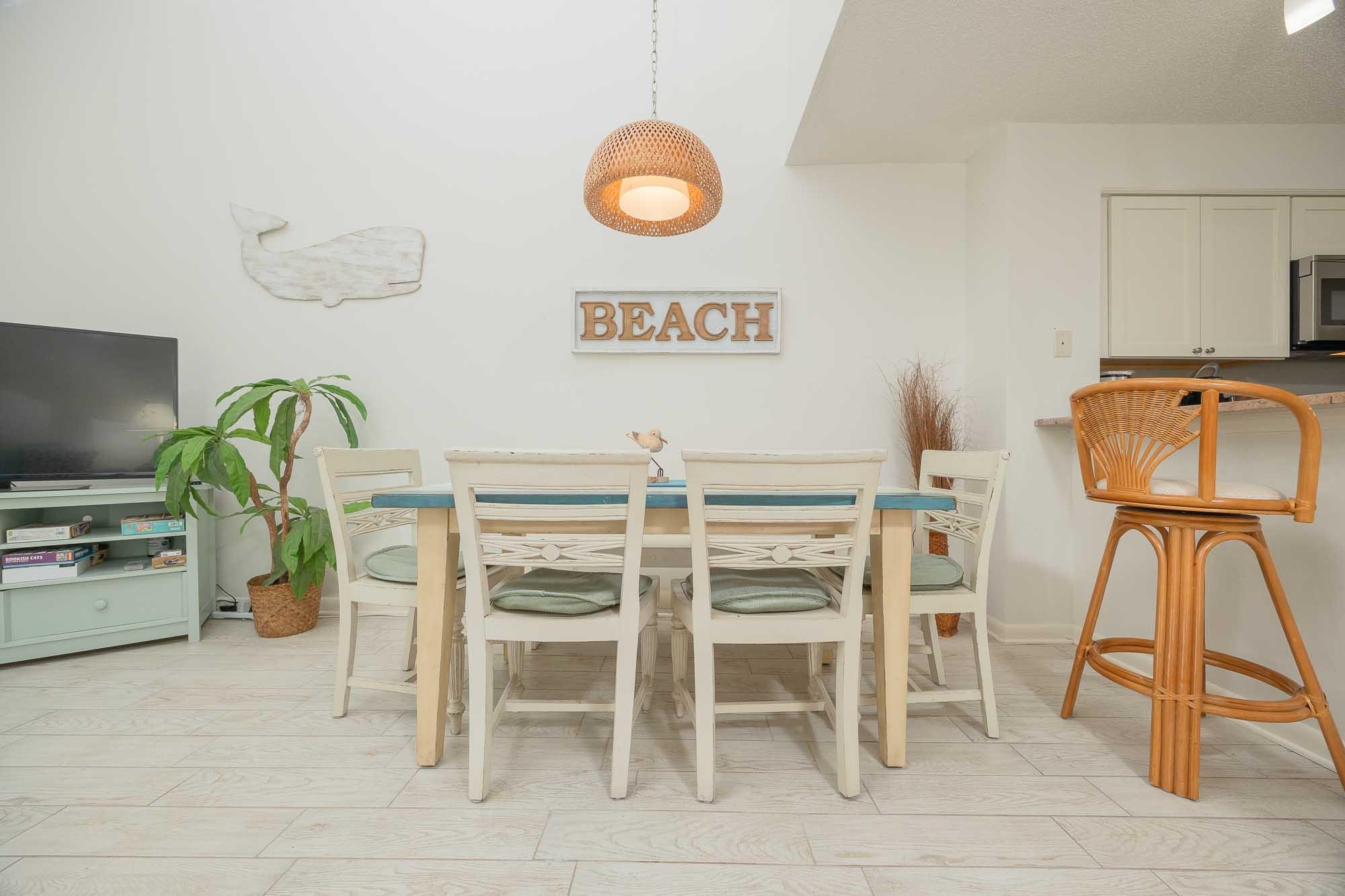 Image 29 of 79 For 98 Village Del Lago Cir