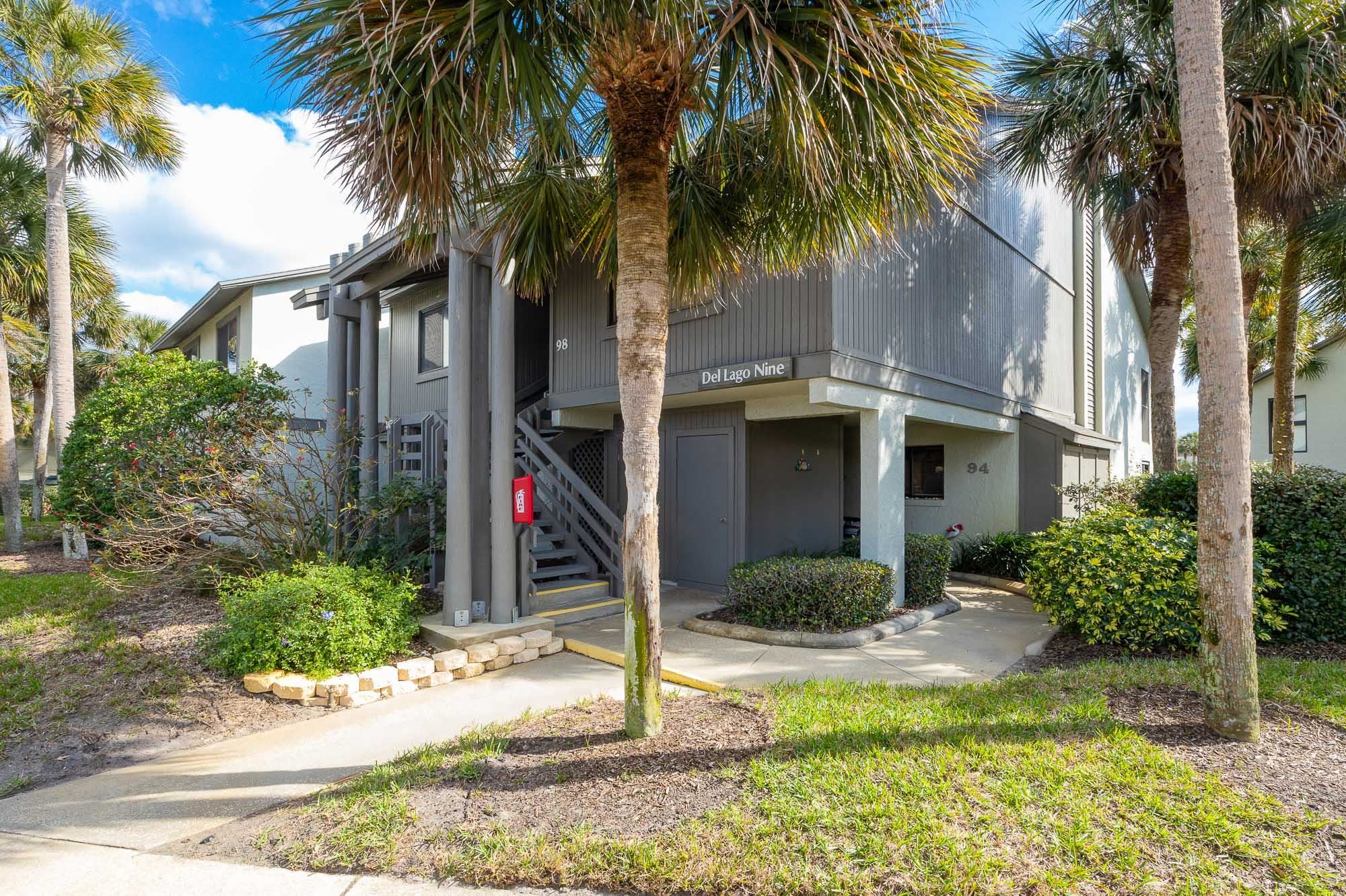 Image 3 of 79 For 98 Village Del Lago Cir