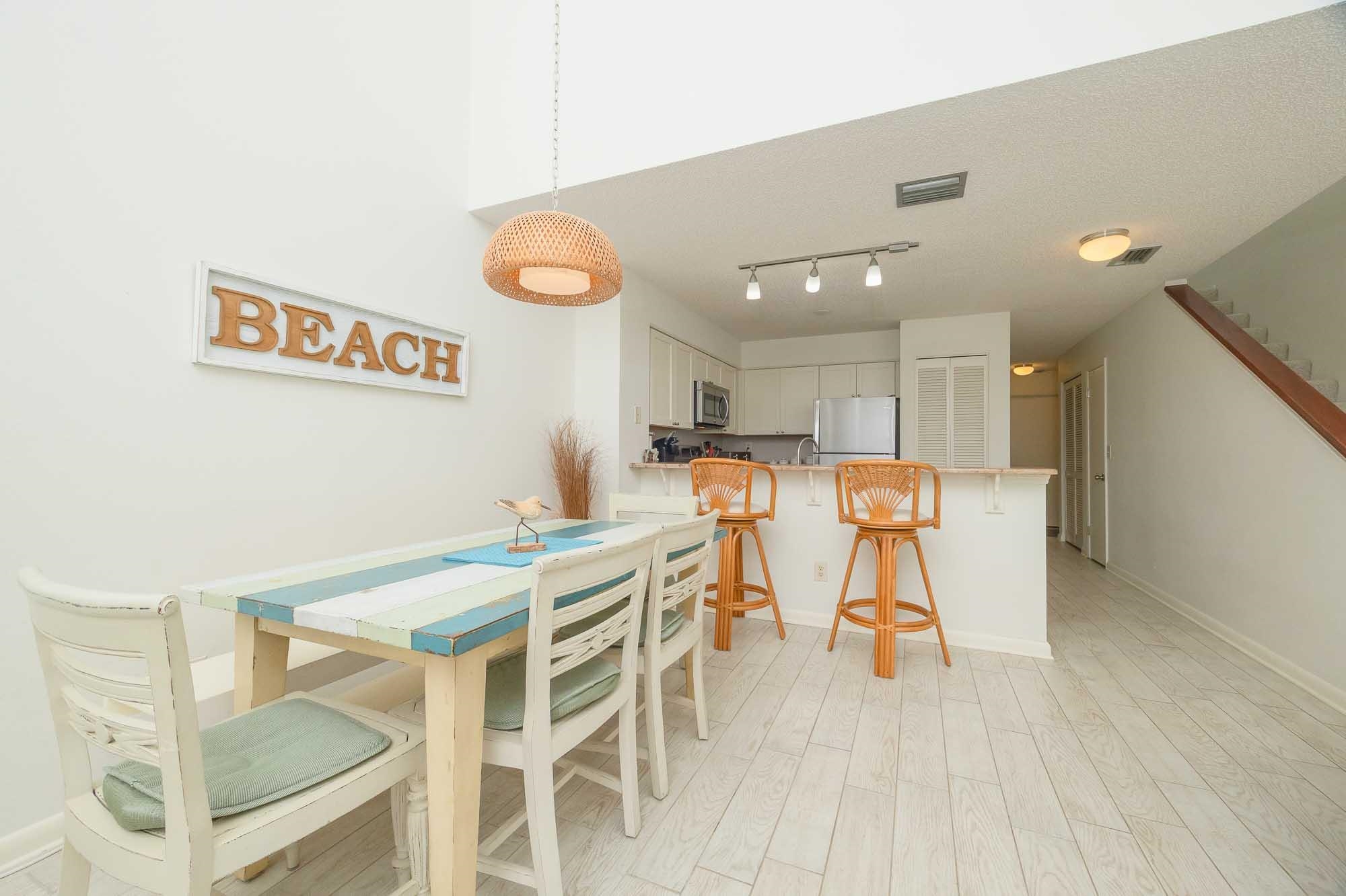 Image 30 of 79 For 98 Village Del Lago Cir