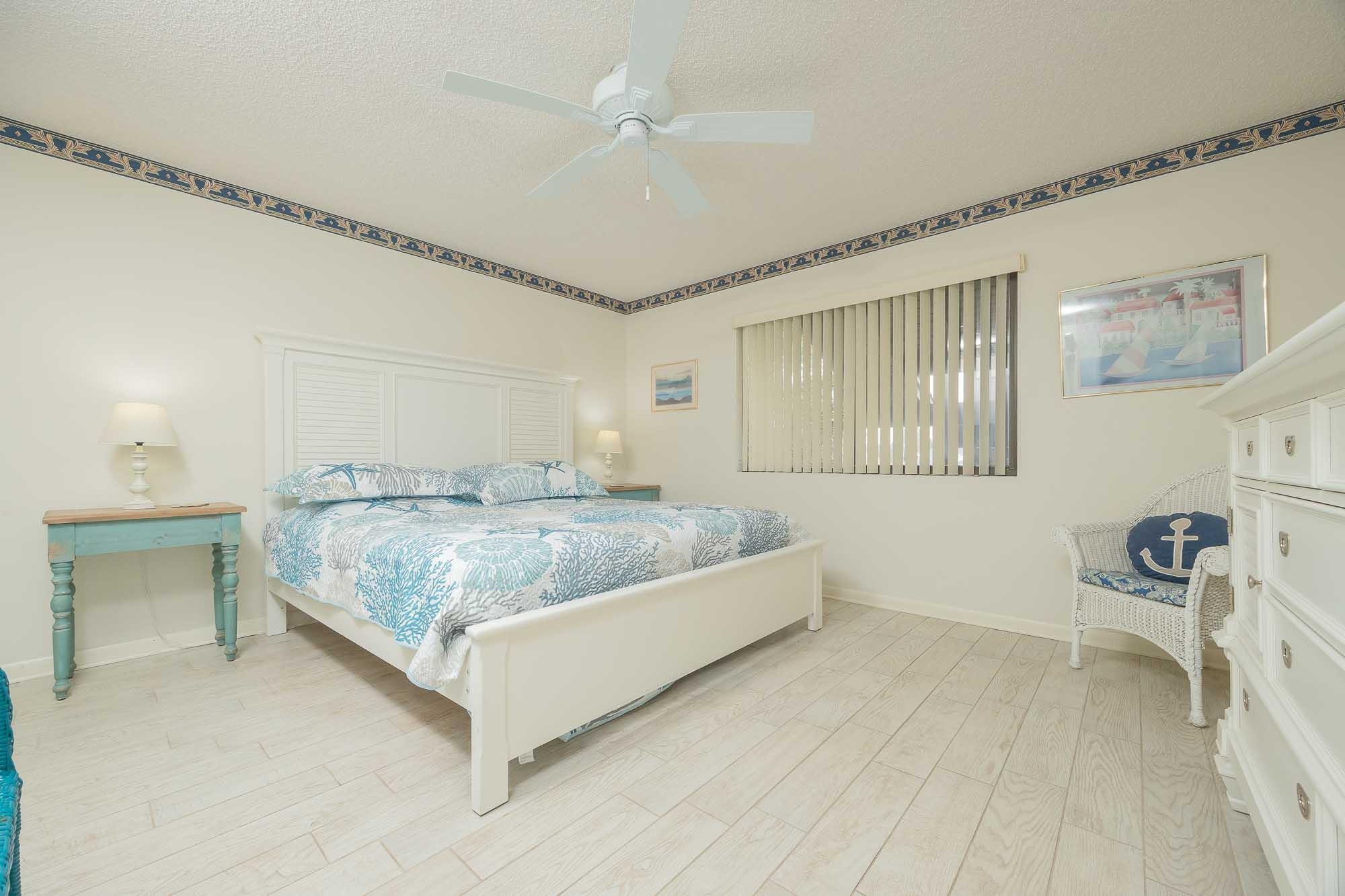 Image 31 of 79 For 98 Village Del Lago Cir