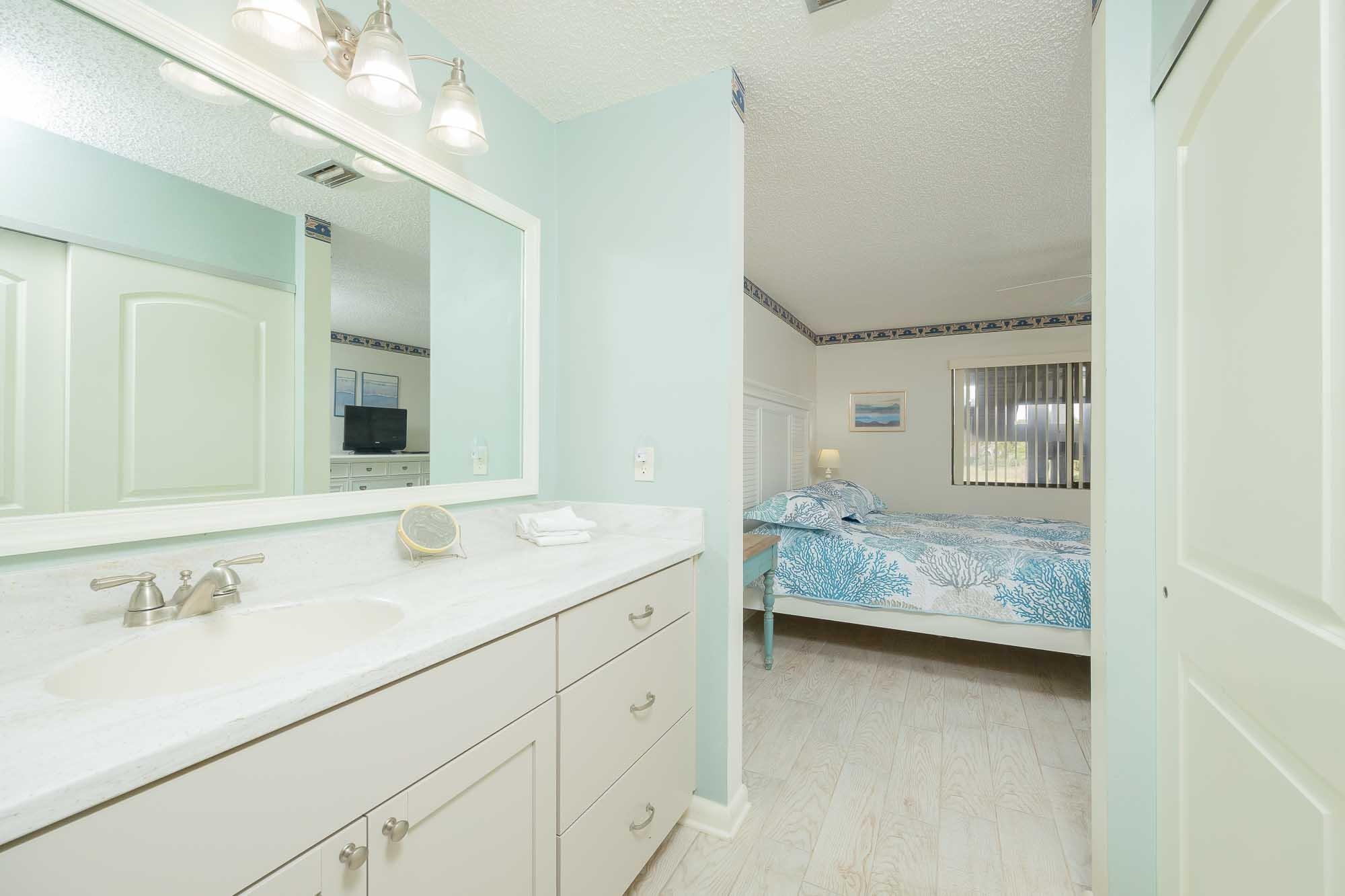 Image 34 of 79 For 98 Village Del Lago Cir