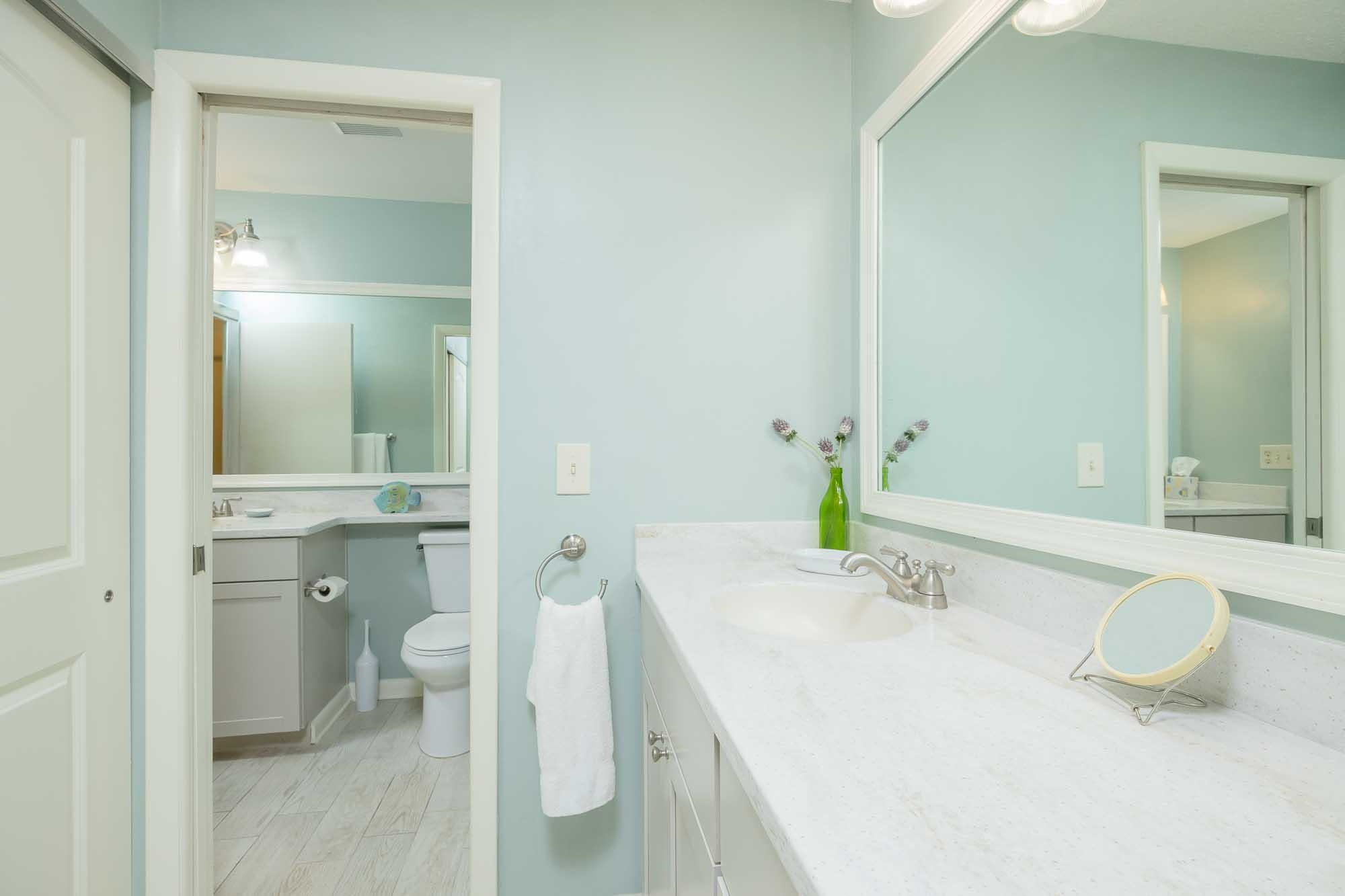 Image 35 of 79 For 98 Village Del Lago Cir