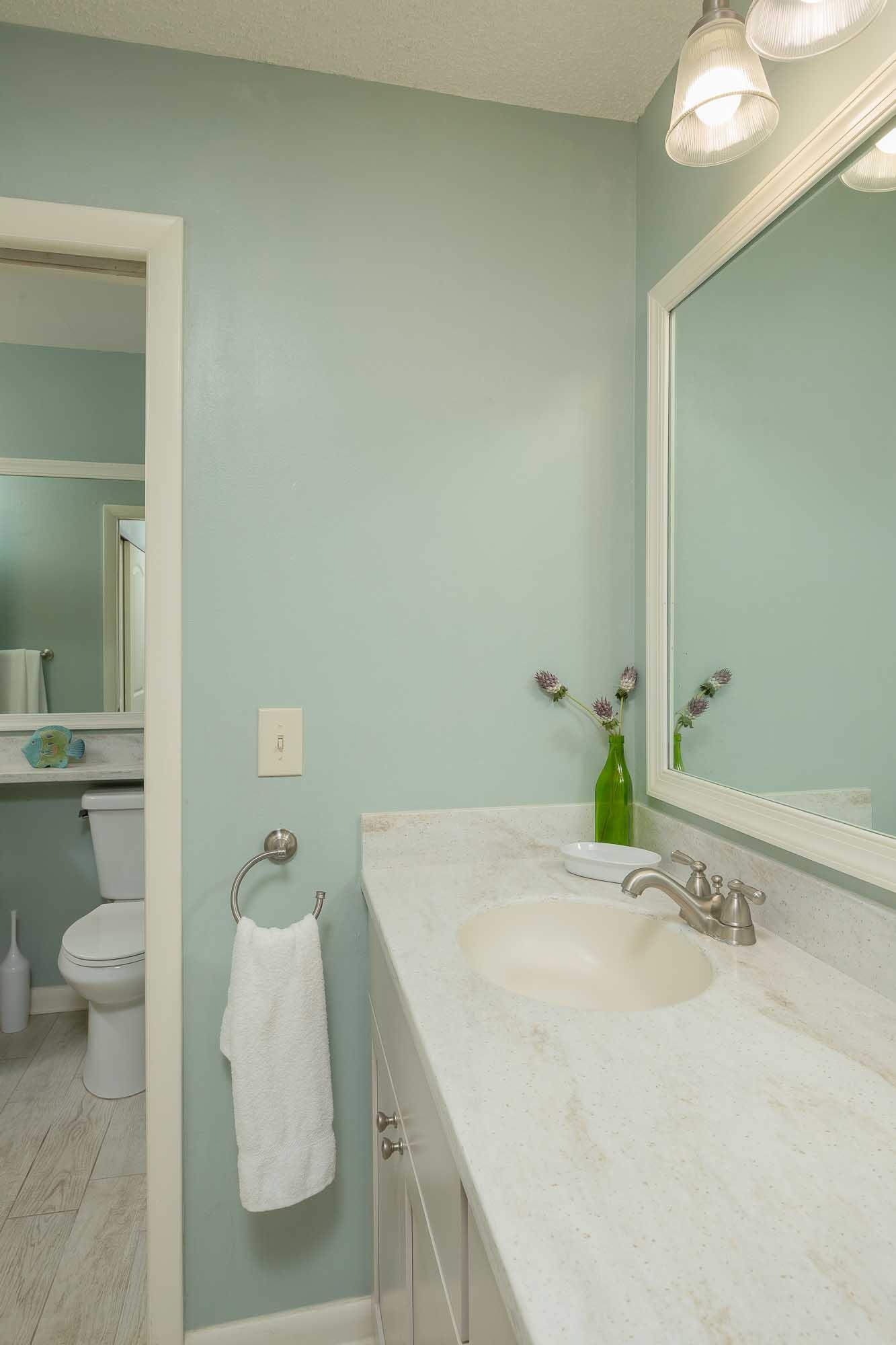 Image 36 of 79 For 98 Village Del Lago Cir