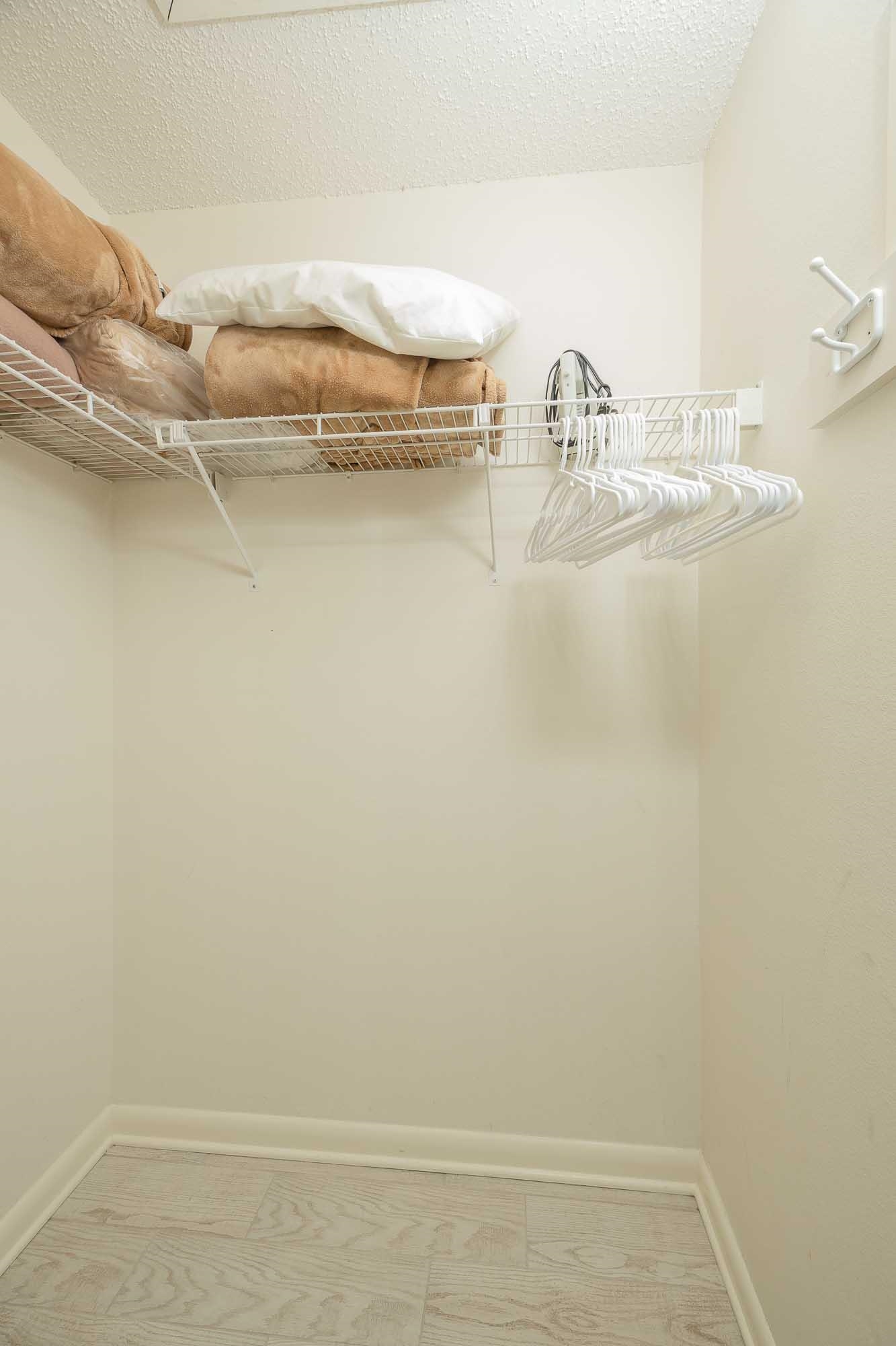 Image 40 of 79 For 98 Village Del Lago Cir