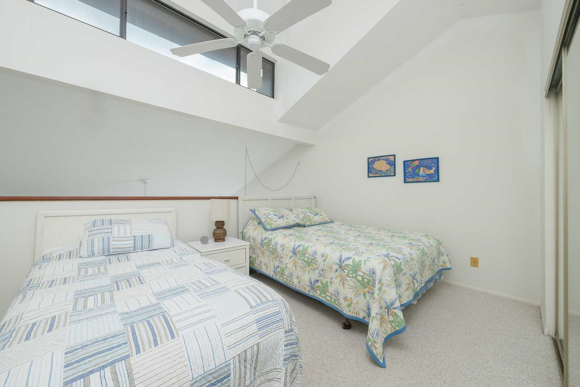 Image 44 of 79 For 98 Village Del Lago Cir