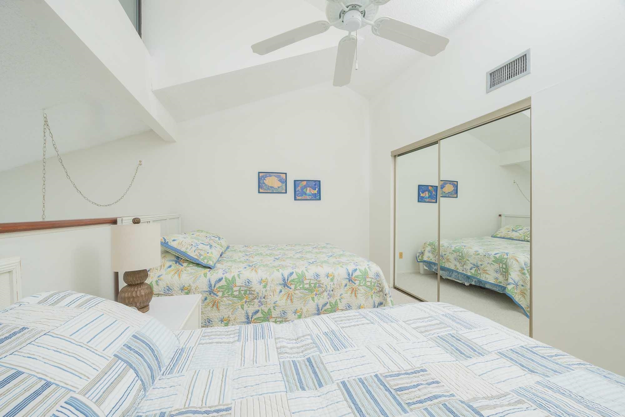 Image 45 of 79 For 98 Village Del Lago Cir