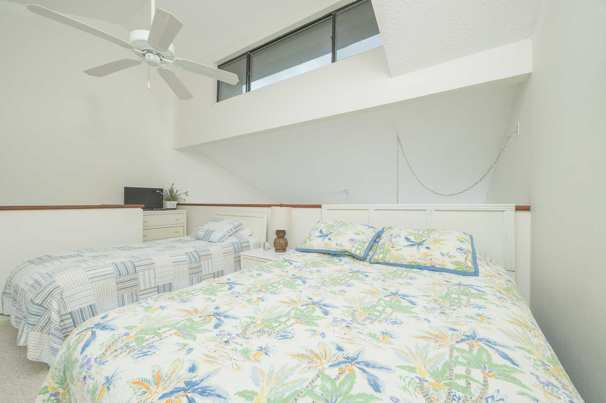 Image 46 of 79 For 98 Village Del Lago Cir