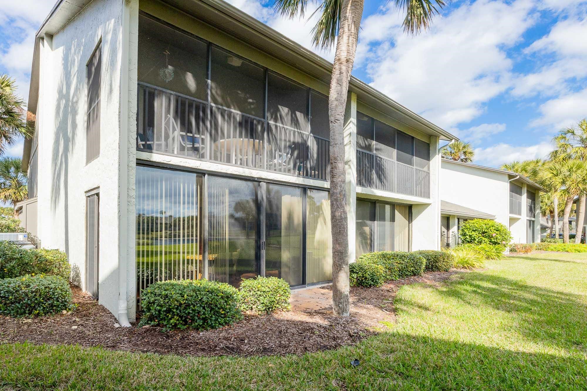 Image 5 of 79 For 98 Village Del Lago Cir