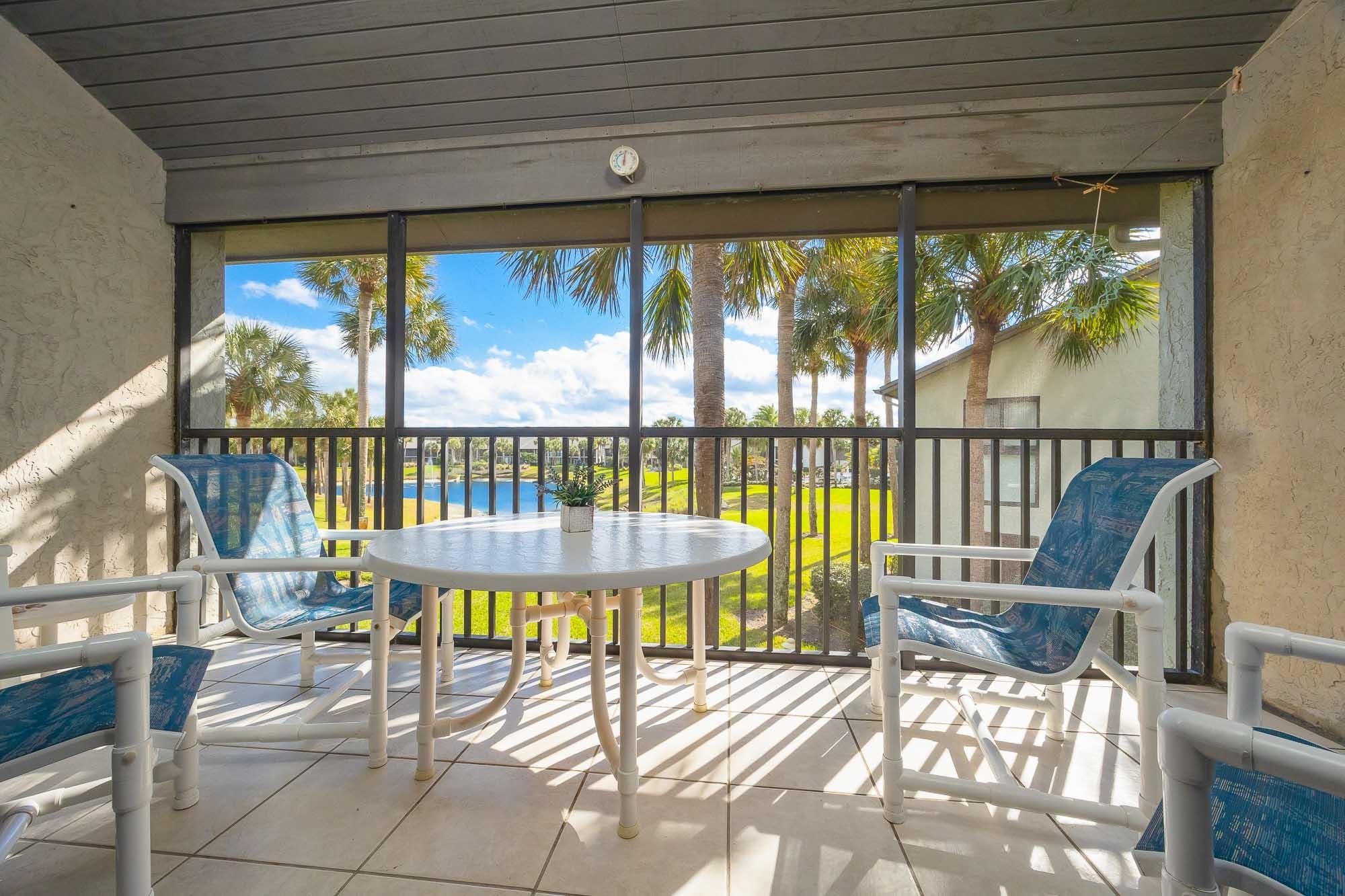 Image 8 of 79 For 98 Village Del Lago Cir