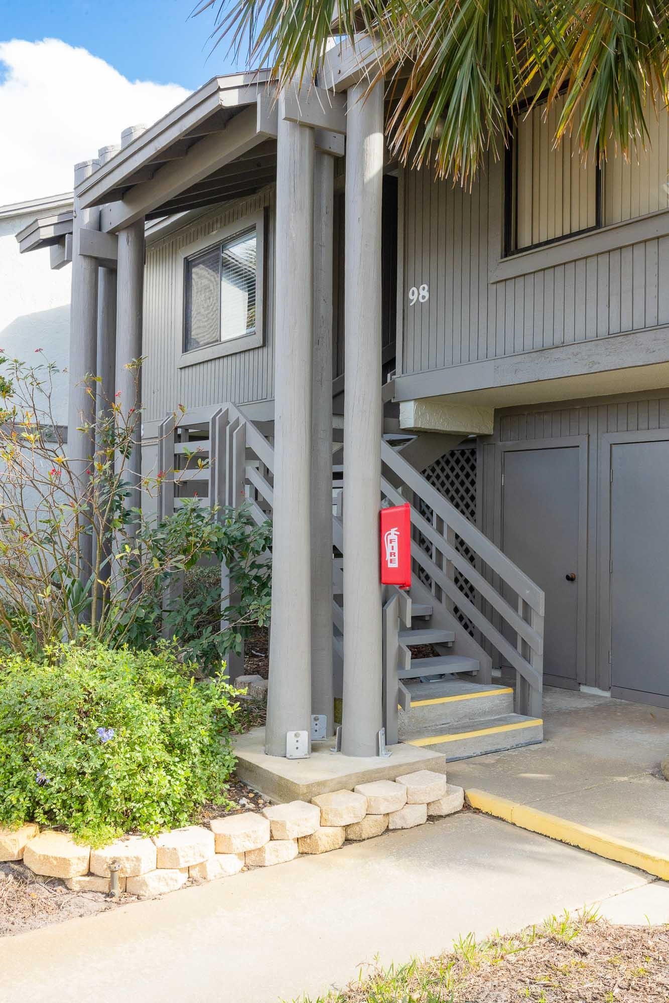 Image 9 of 79 For 98 Village Del Lago Cir