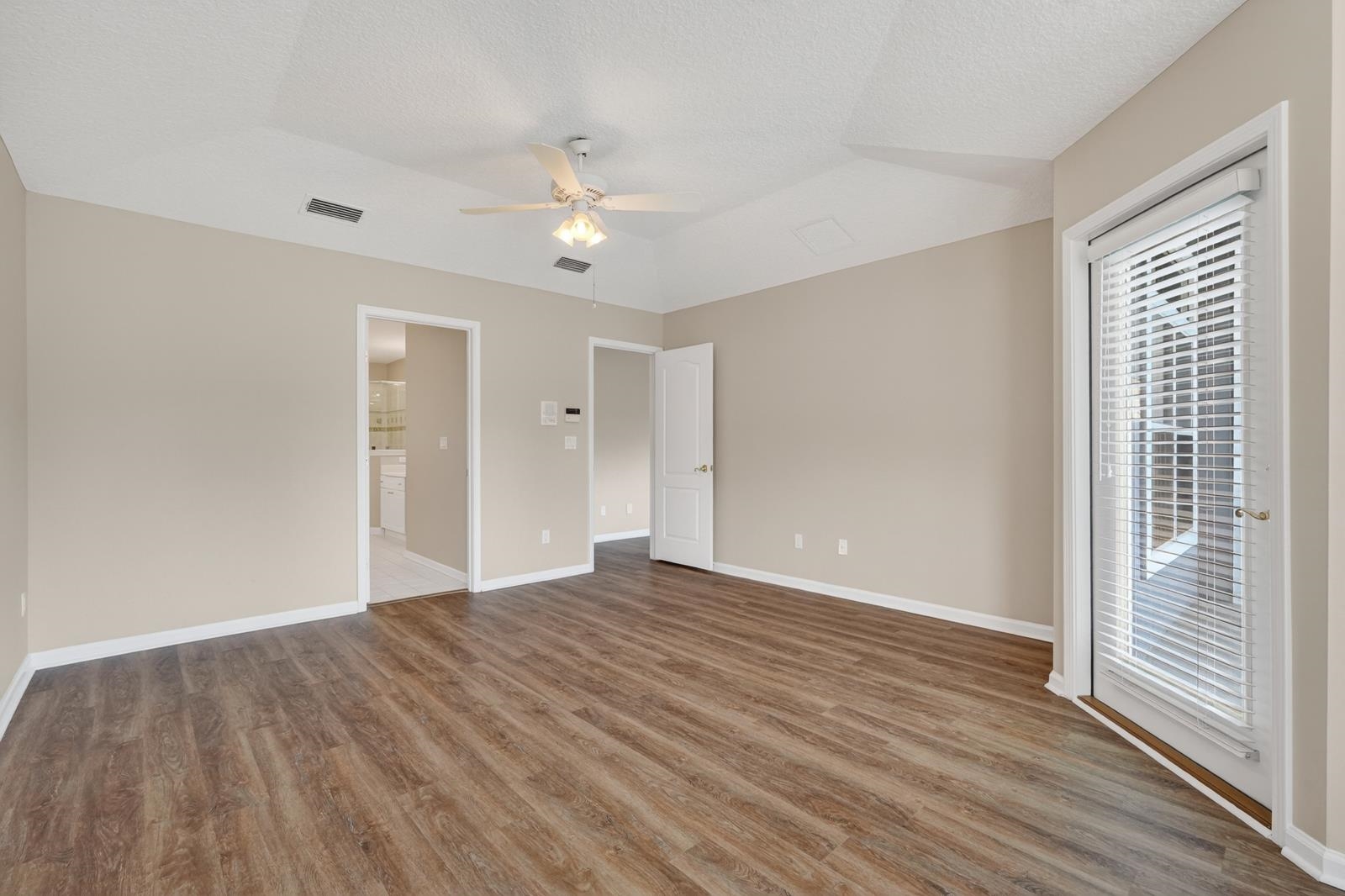 Image 22 of 57 For 1104 Hideaway Dr