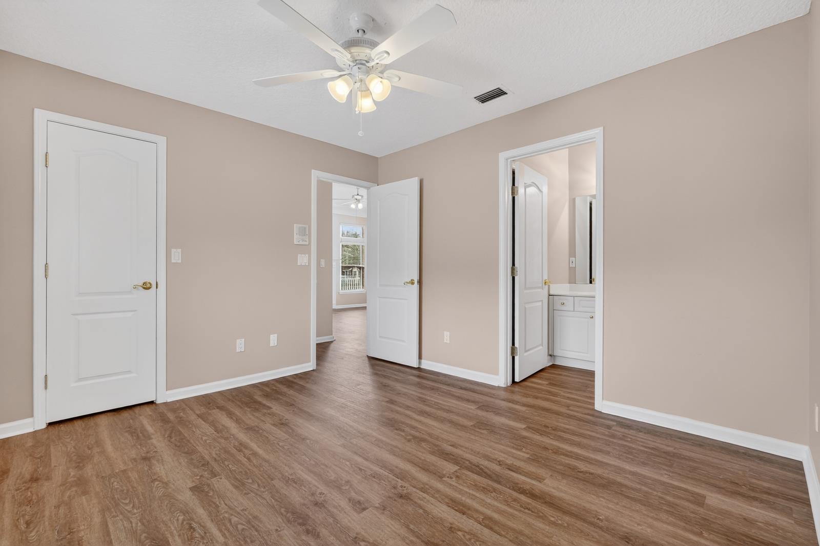 Image 28 of 57 For 1104 Hideaway Dr