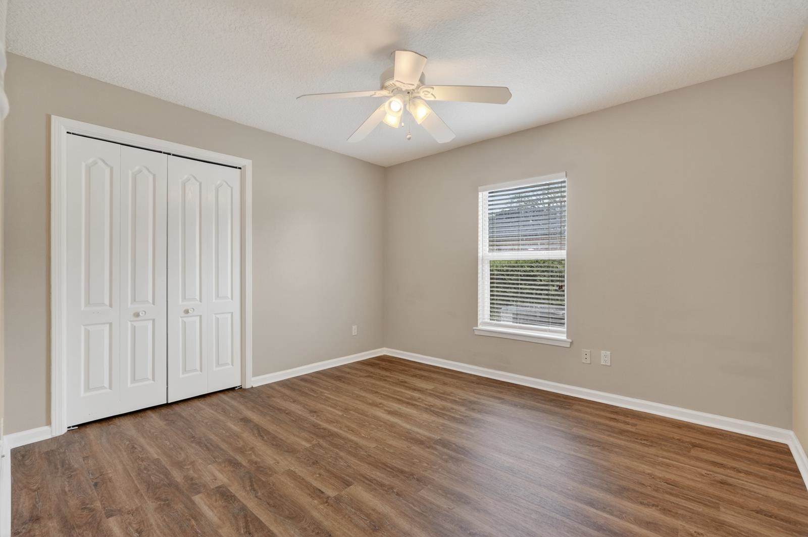 Image 29 of 57 For 1104 Hideaway Dr