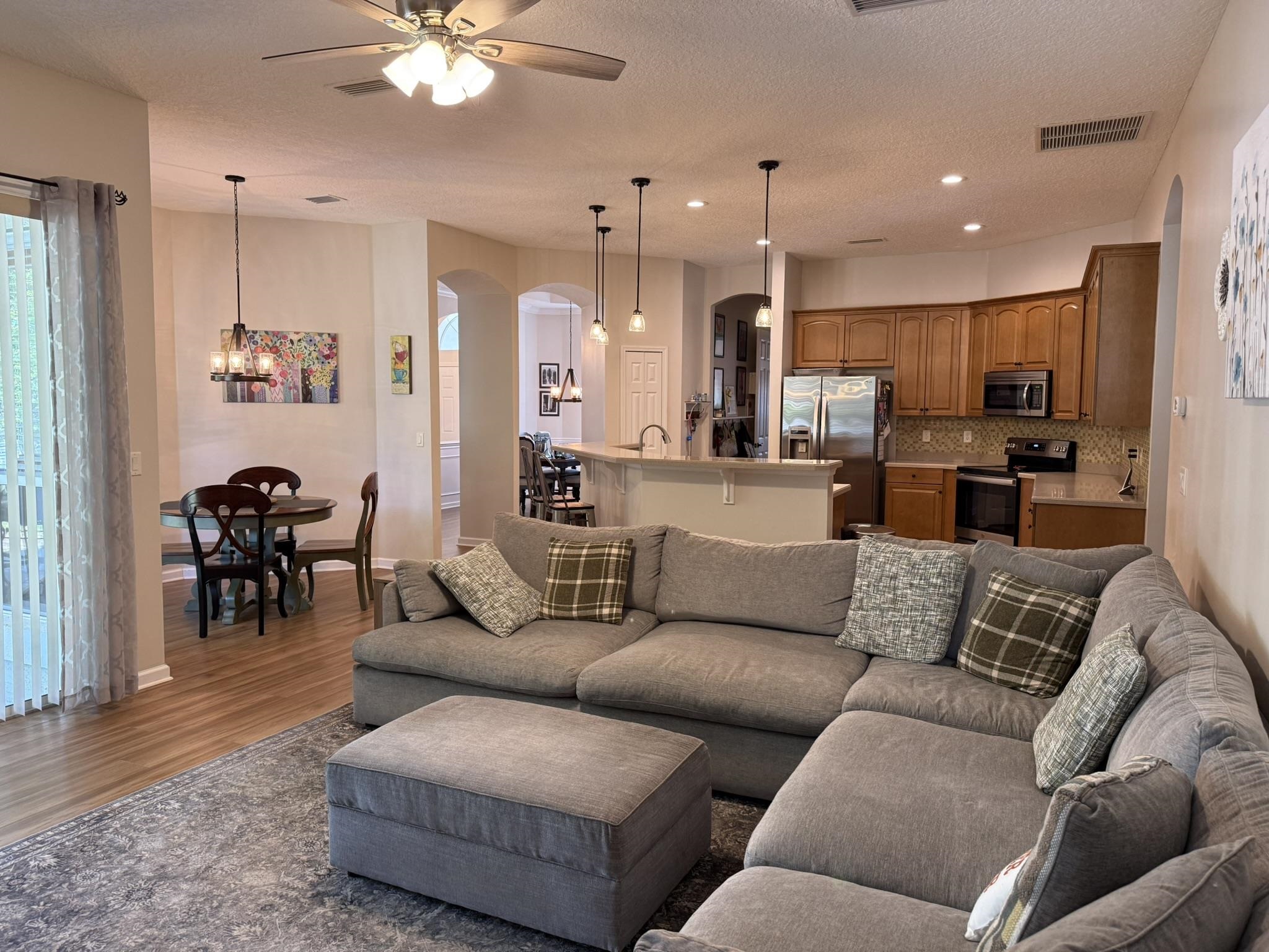 Image 14 of 35 For 356 Palmas Cir