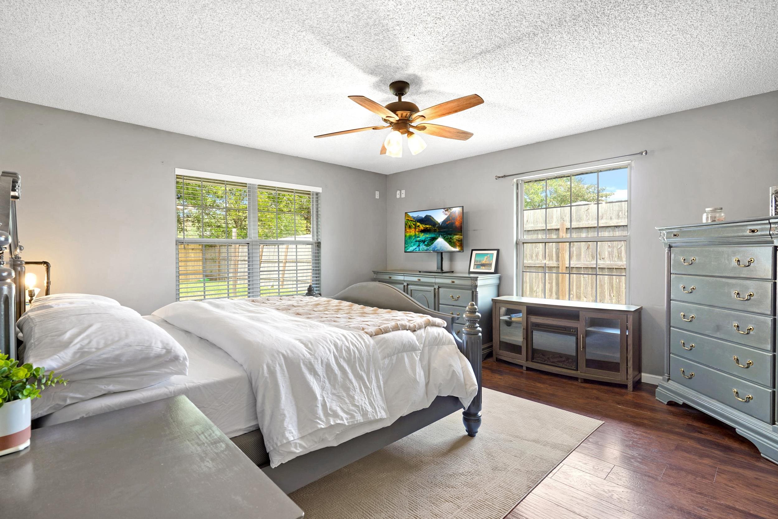 Image 14 of 33 For 4861 Winton Circle