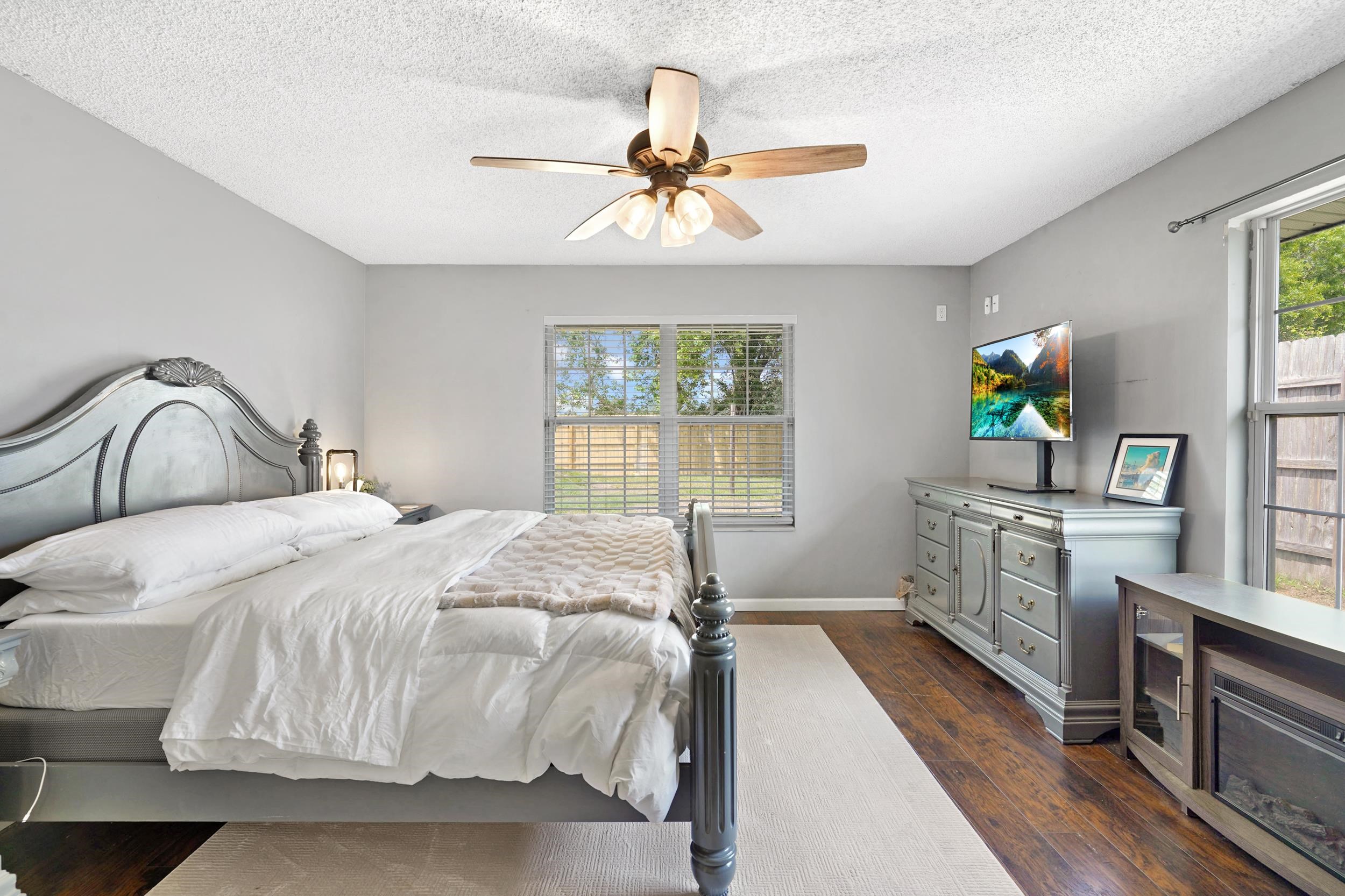 Image 15 of 33 For 4861 Winton Circle