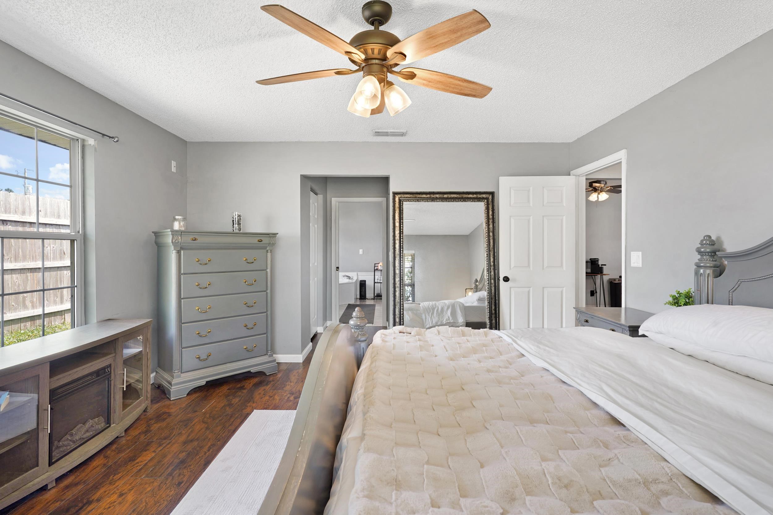 Image 16 of 33 For 4861 Winton Circle