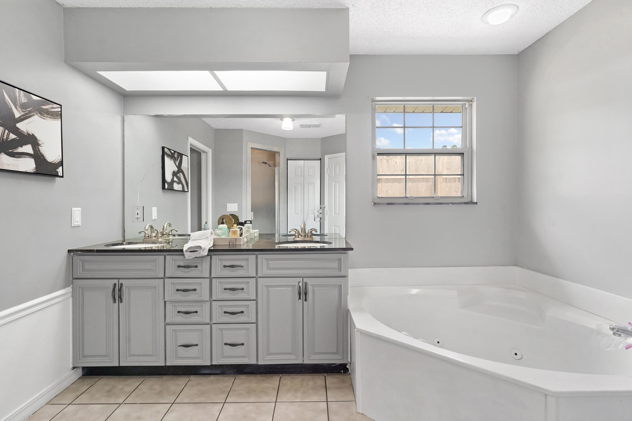 Image 18 of 33 For 4861 Winton Circle