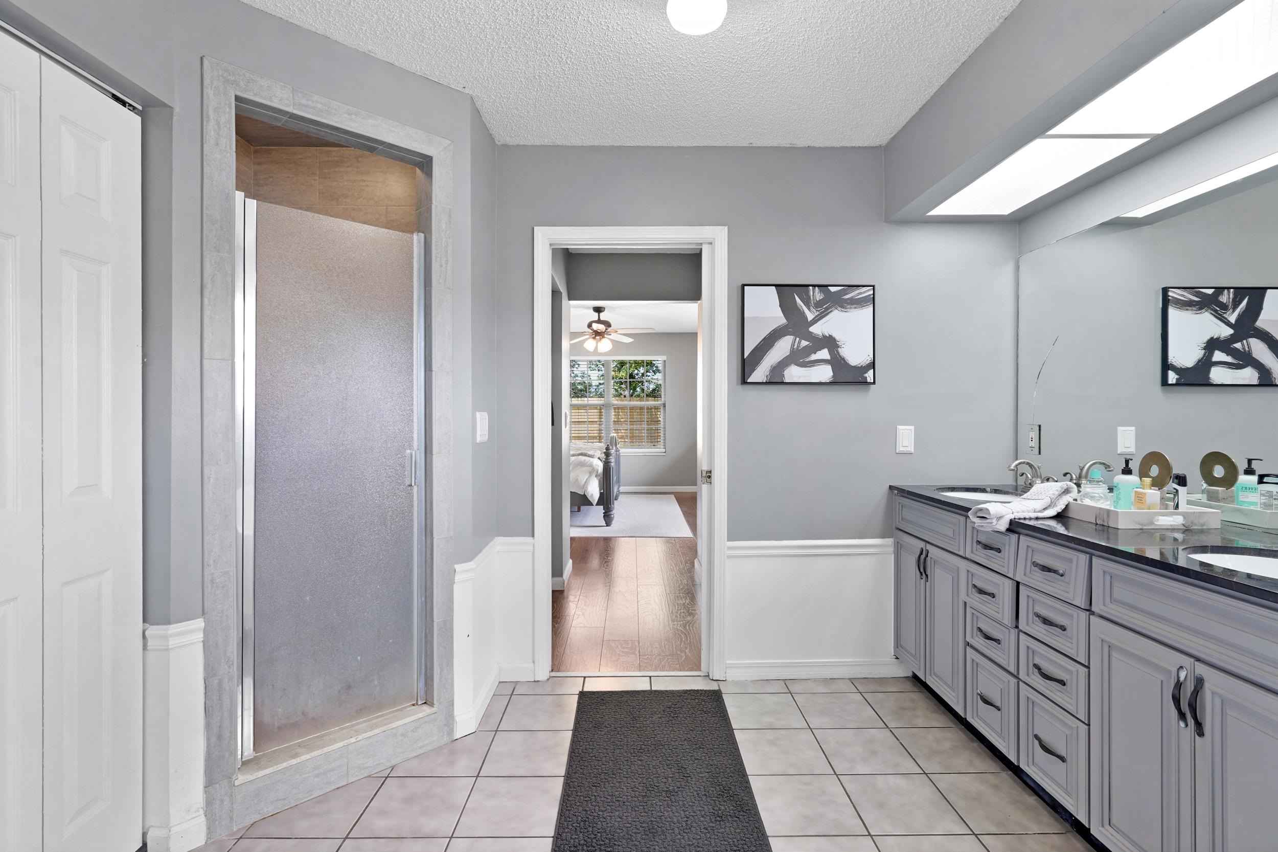 Image 19 of 33 For 4861 Winton Circle