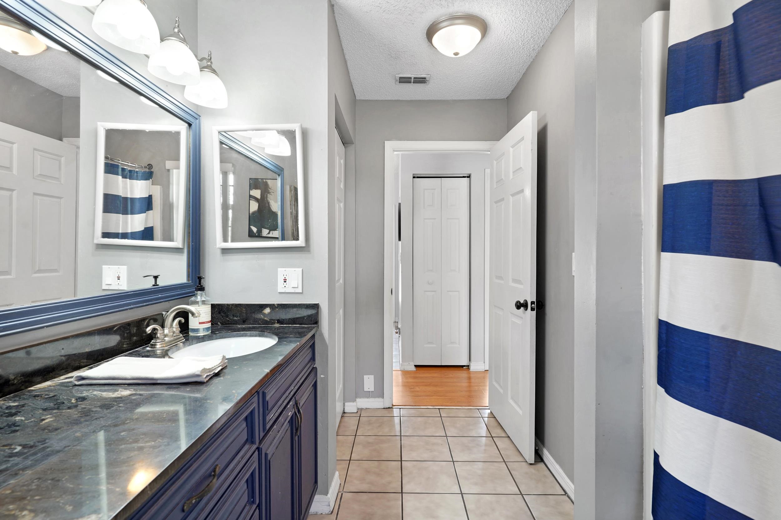 Image 25 of 33 For 4861 Winton Circle