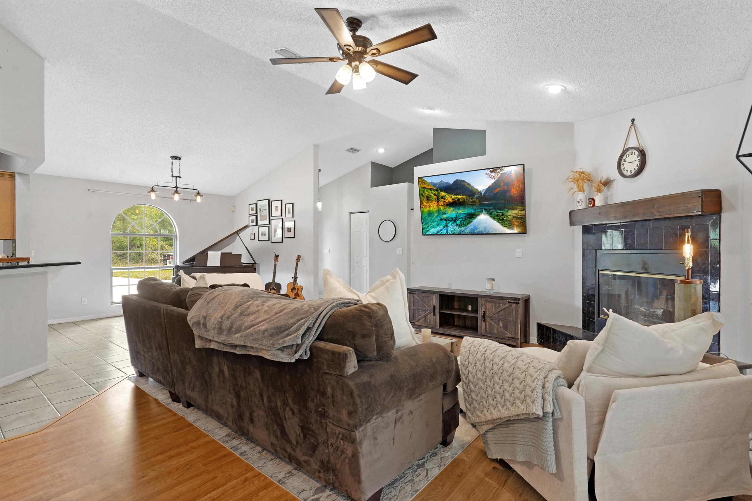 Image 7 of 33 For 4861 Winton Circle